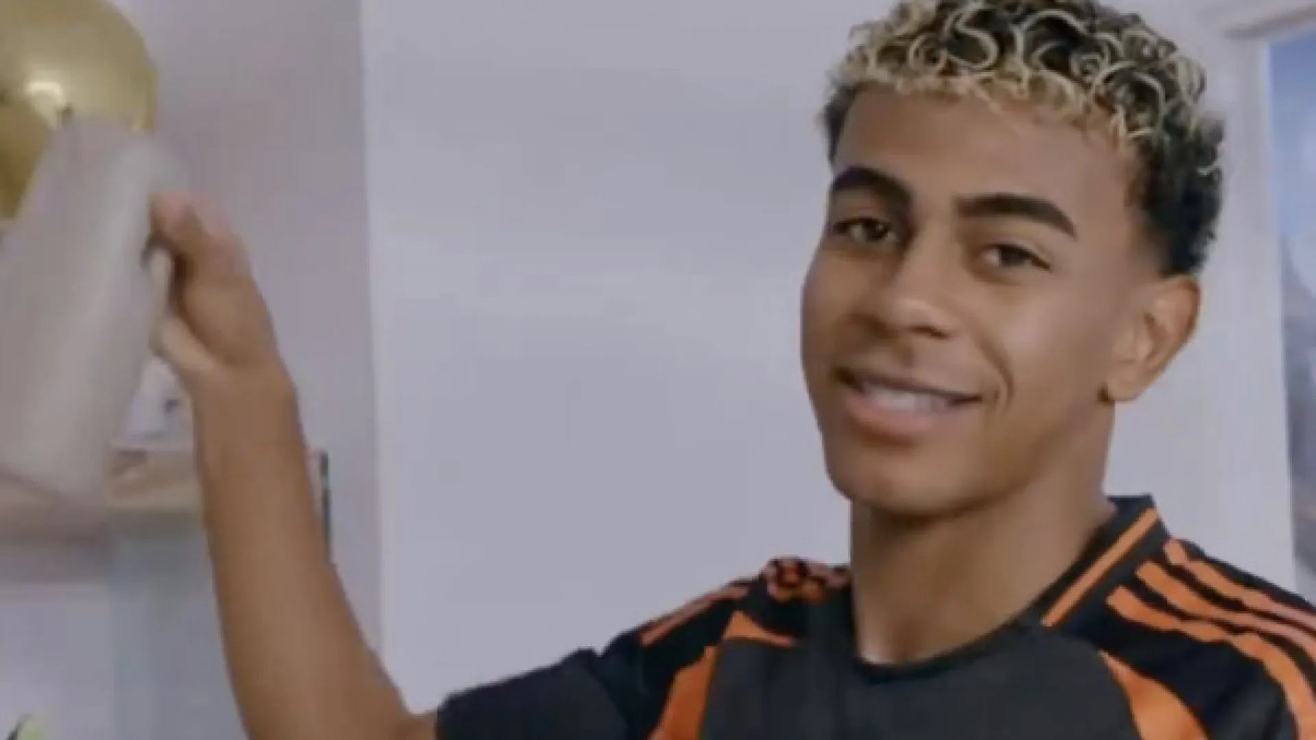 
                    Lamine Yamal estreia-se no YouTube e mostra casa equipado à… ex-FC Porto
                