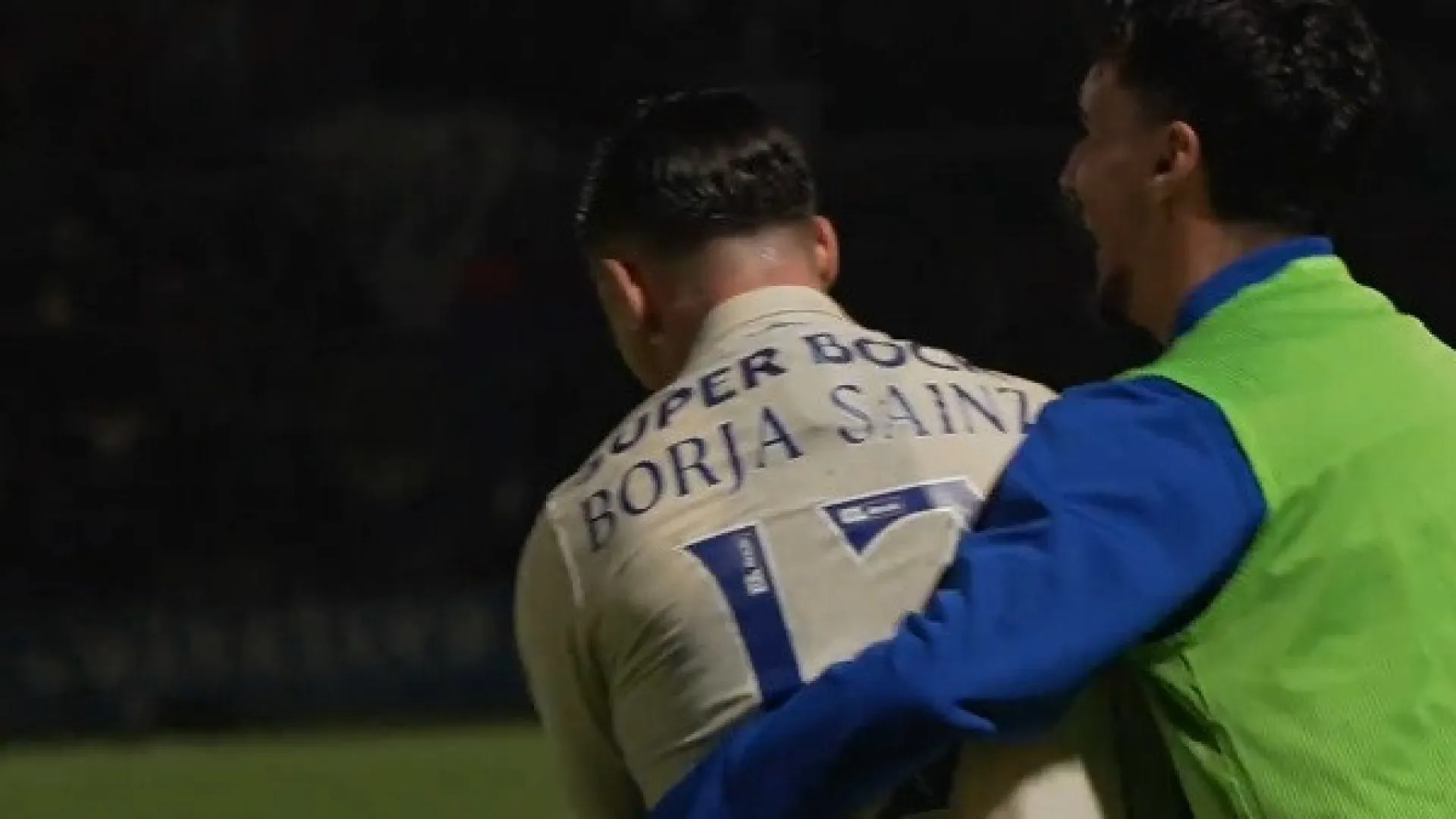 
                    Borja marcou golaço pelo FC Porto e o gesto de Samu nos festejos diz tudo
                