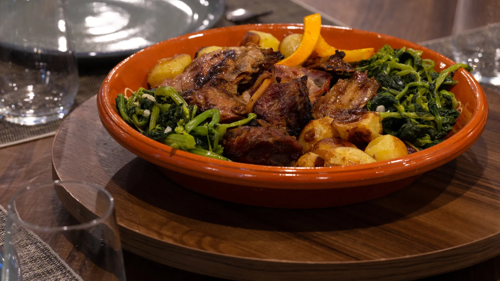 
                    Como temperar o cabrito? Truques para conseguir uma marinada perfeita
                