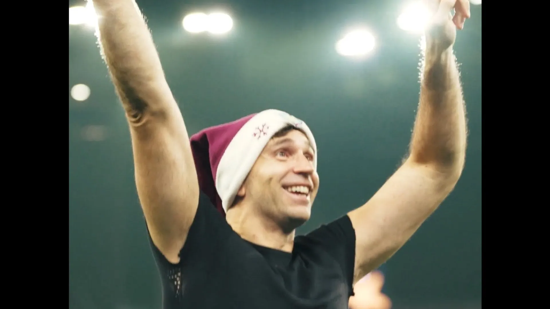 
                    Tramou Ruben Amorim, pediu um gorro de Natal a uma criança e fez isto
                