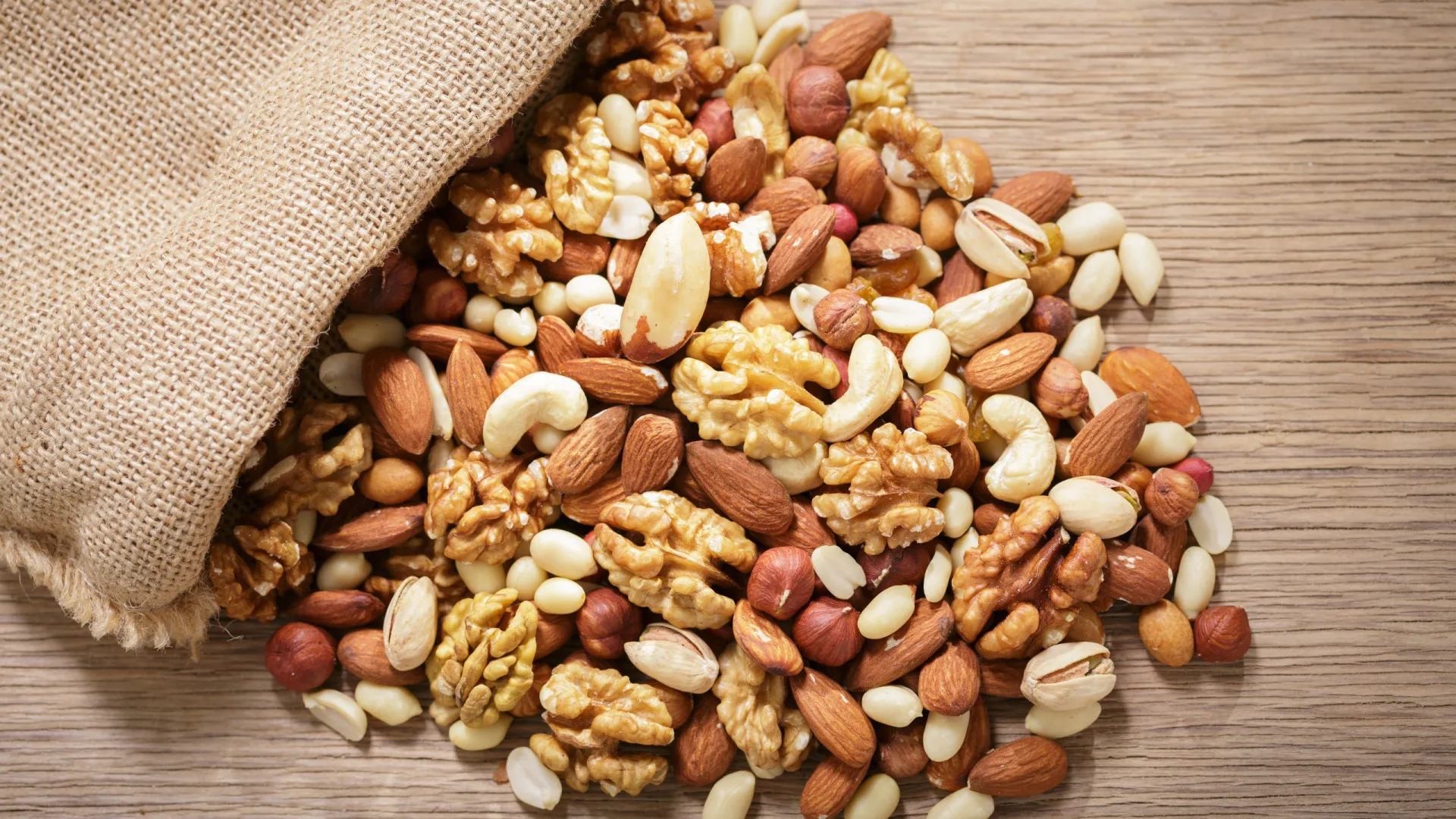 
                    São ricos em ómega-3 e fazem bem ao coração: 5 frutos secos poderosos
                