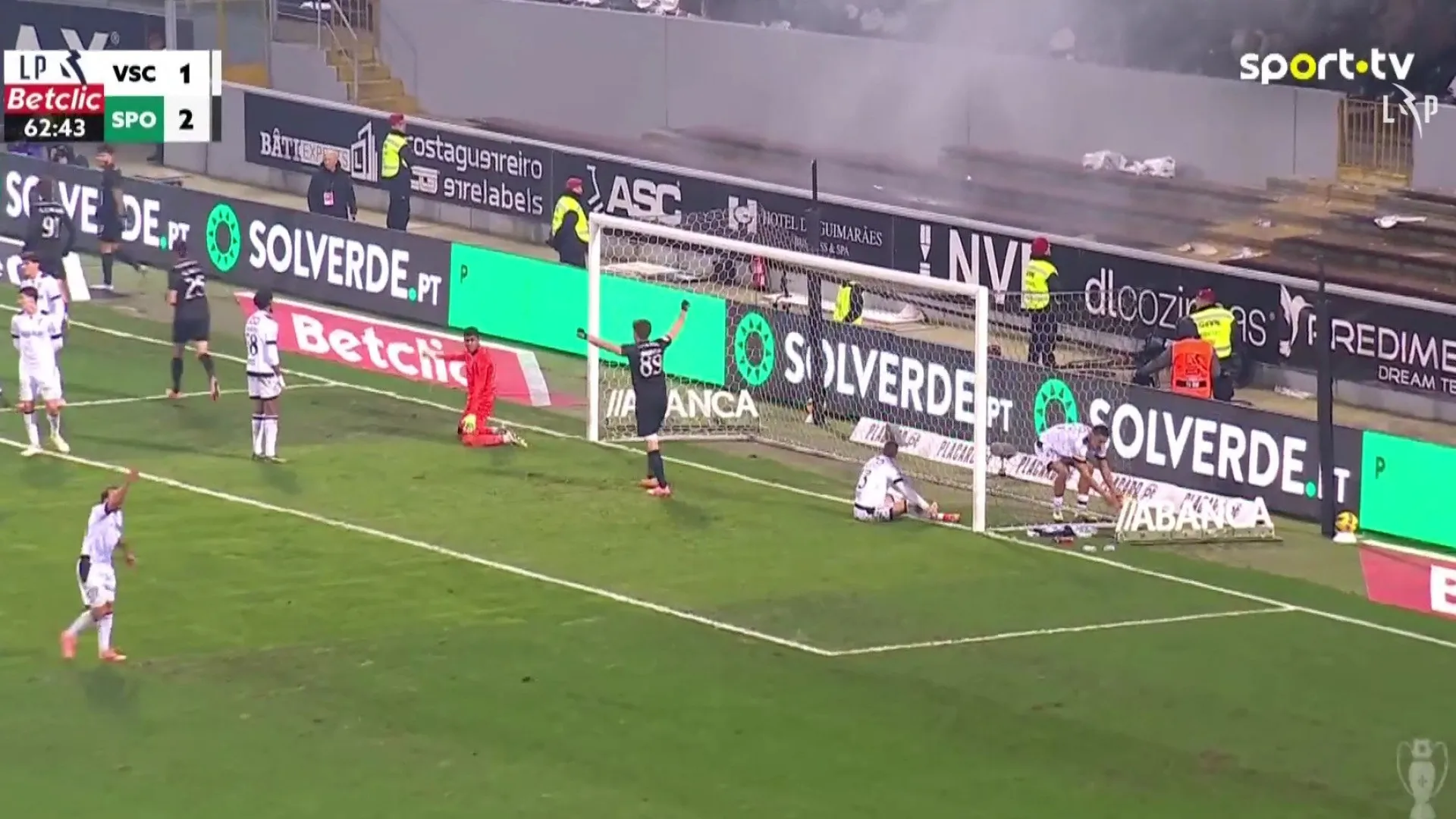 
                    É para os apanhados? Castillo faz pior do que Rui Silva, Sporting festeja
                