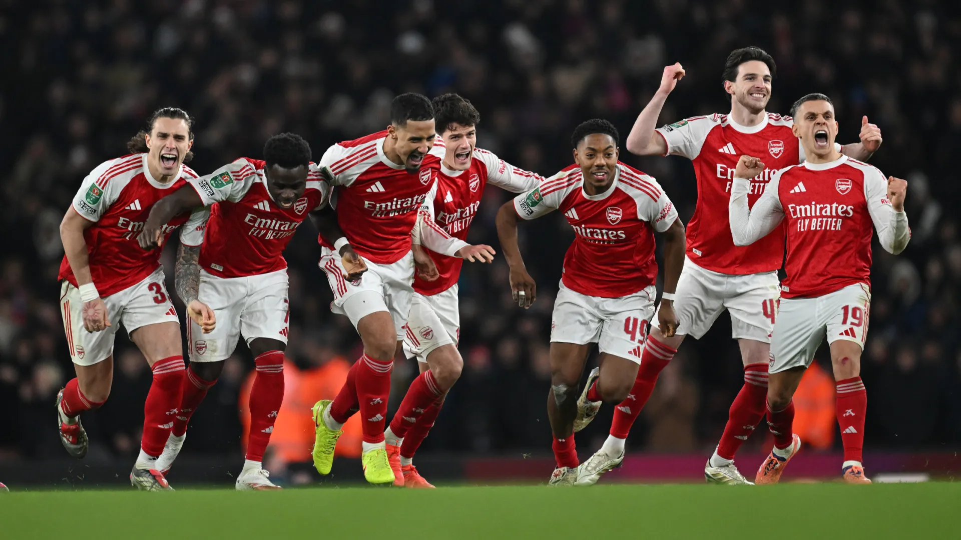 
                    Lotaria dos penáltis vale acesso do Arsenal às meias da Taça da Liga
                