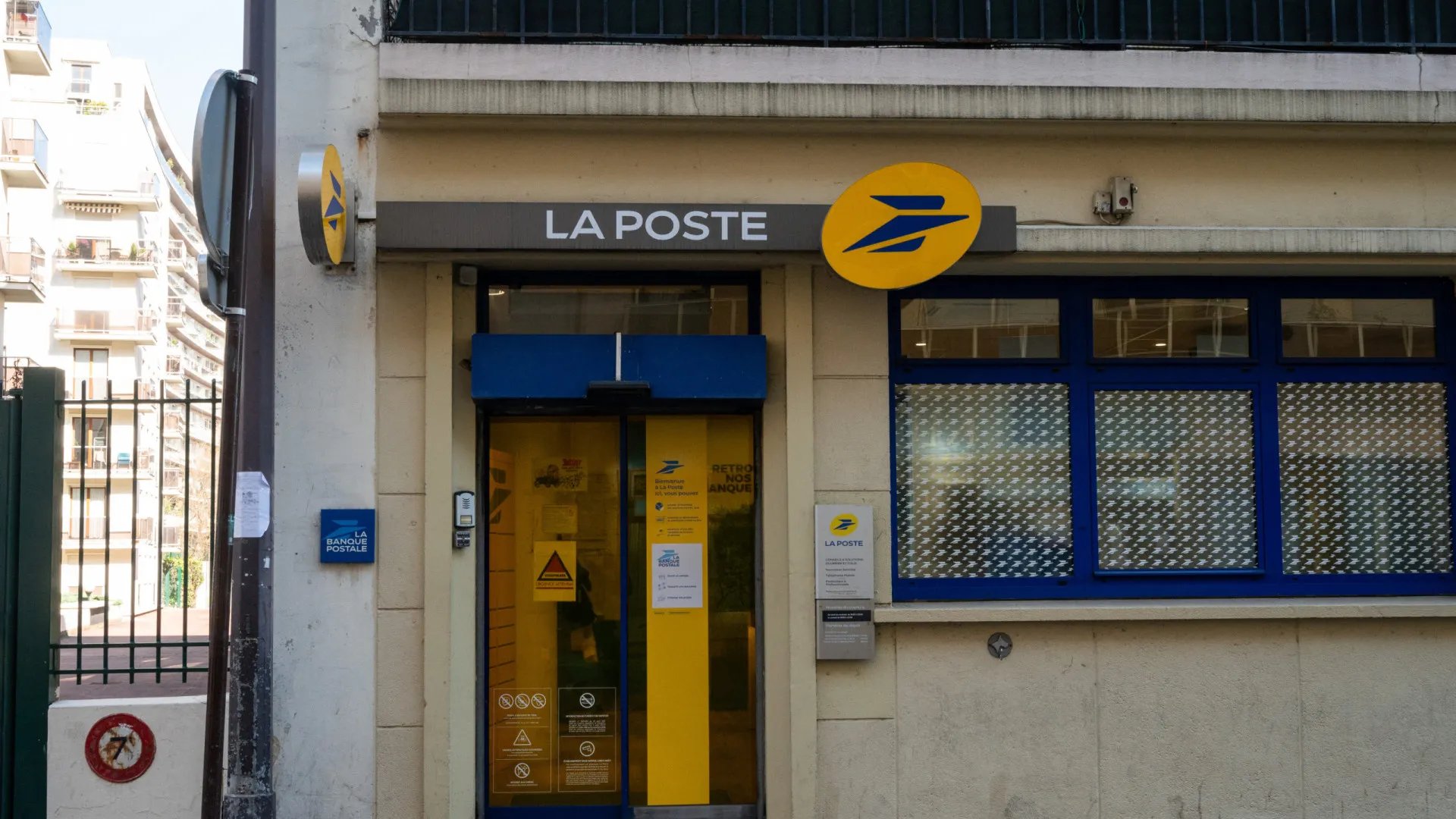 
                    Cibercriminosos pró-russos reivindicam ataque a correios franceses
                