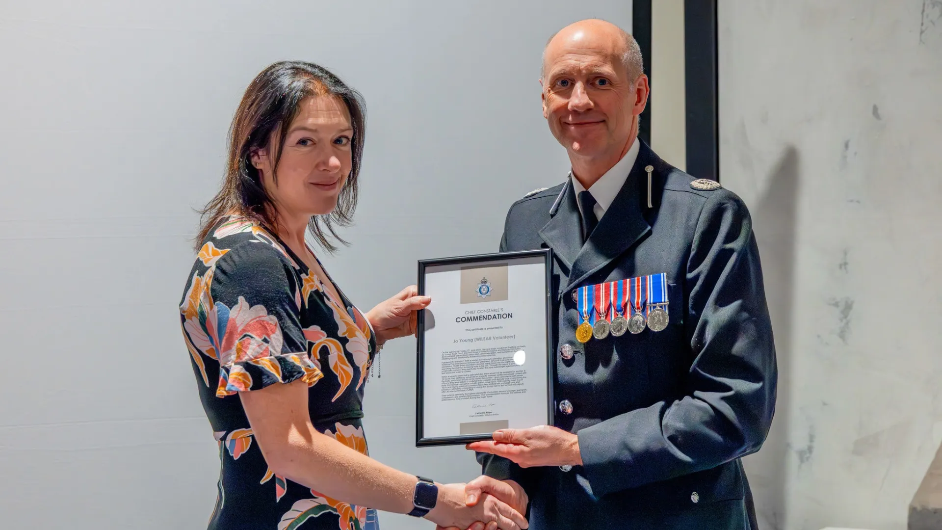 
                    Mulher violada sem saber pelo marido já era conhecida pela sua coragem
                