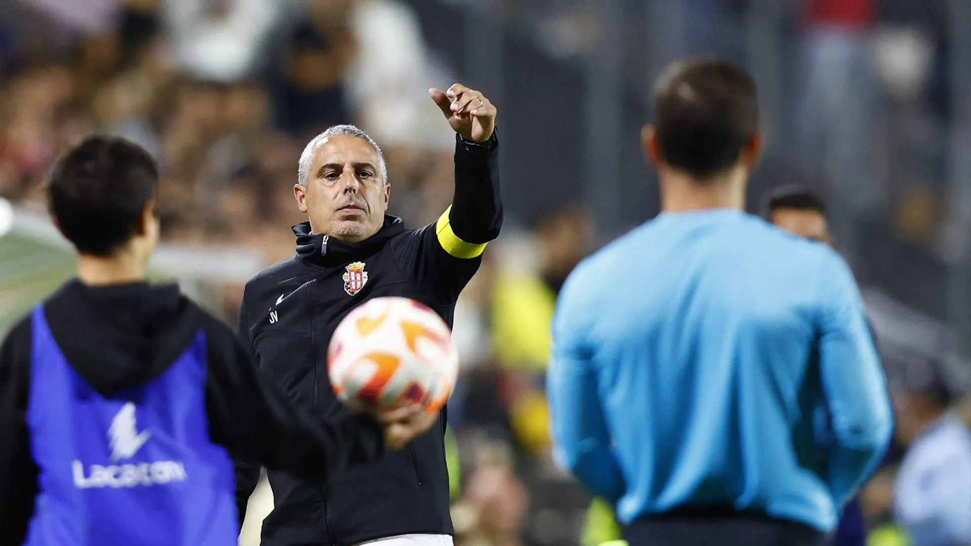 
                    Ainda o Caldas-Sp. Braga. Demissão do treinador e frustração no balneário
                