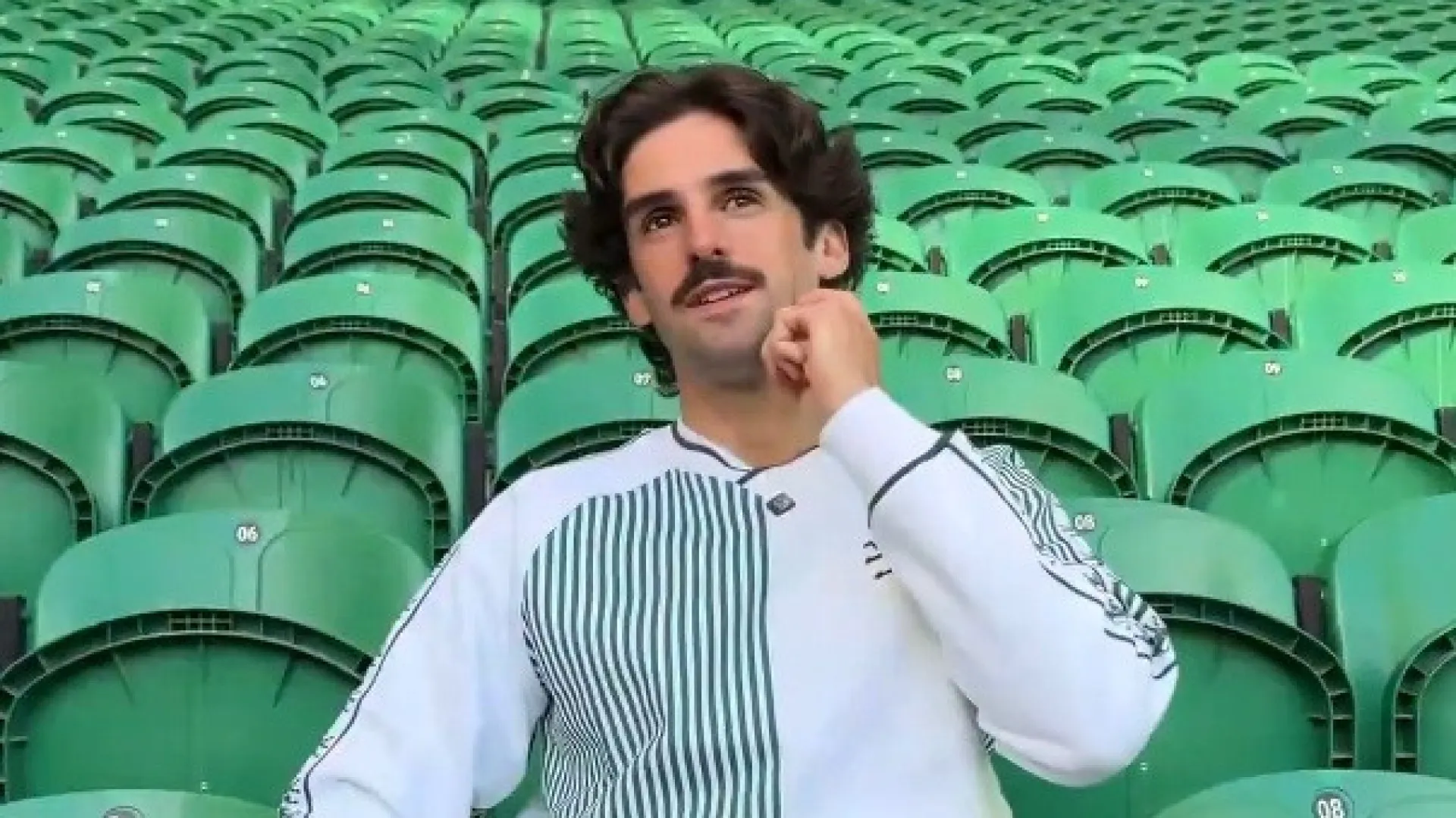 
                    Pai Natal do plantel e o doce preferido. O desafio natalício do Sporting
                