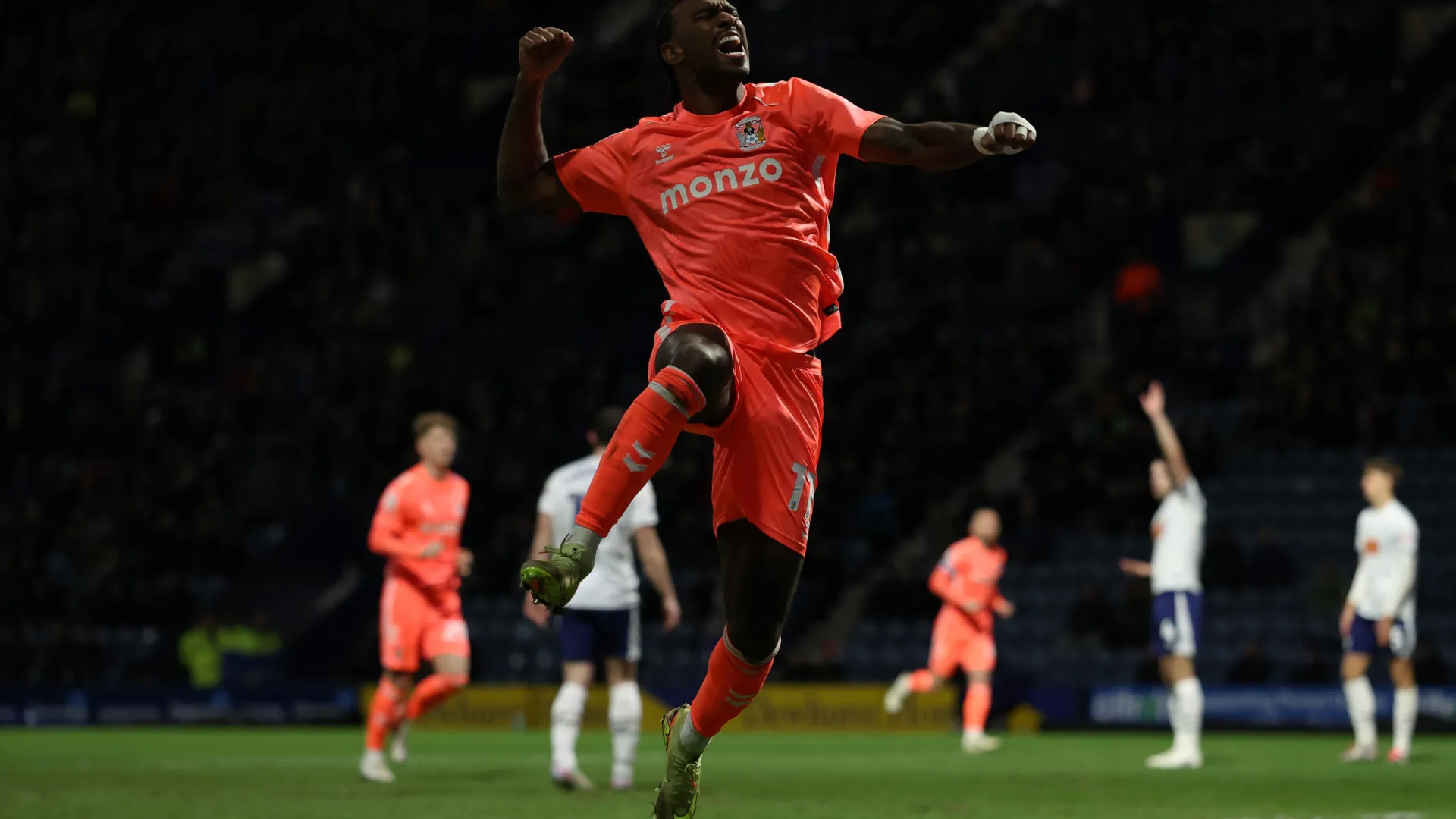 
                    Wright interessa ao West Ham, de NES, mas Coventry pede valor astronómico
                