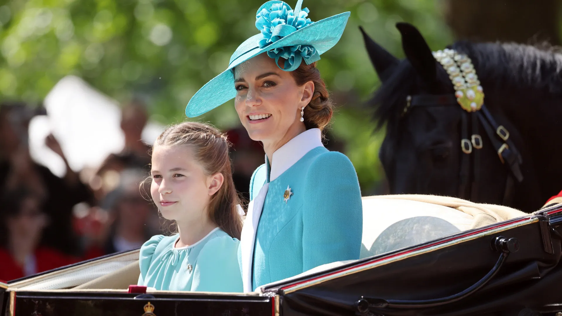 
                    Kate Middleton e Charlotte emocionam ao fazerem dueto ao piano 
                