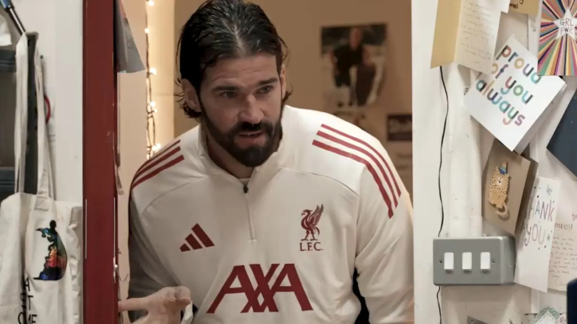 
                    De ir às lágrimas. Liverpool proporcionou surpresa inesquecível a adepta
                