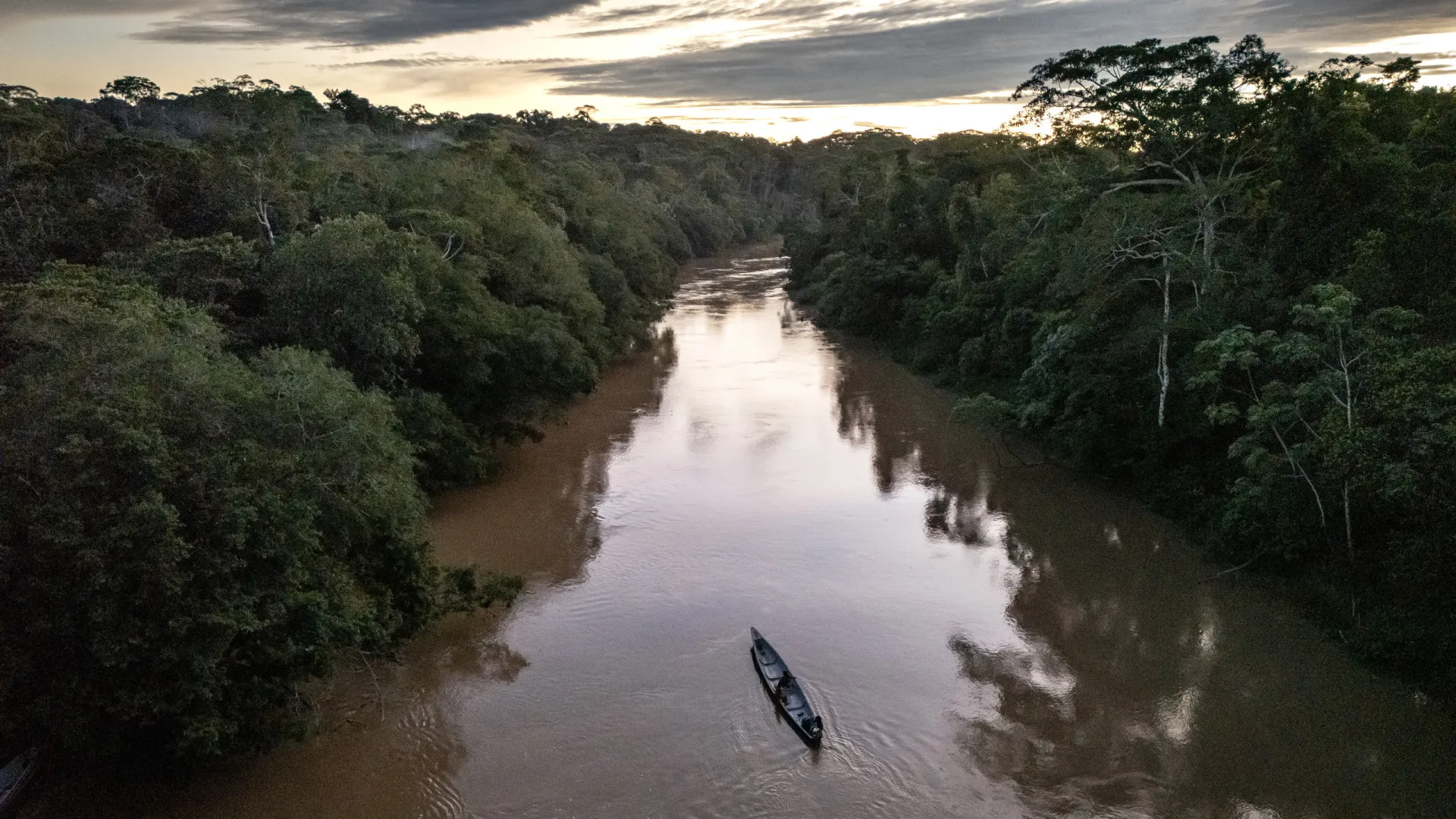 
                    Menina de 2 anos morre depois de ser atacada por piranhas no rio Amazonas
                