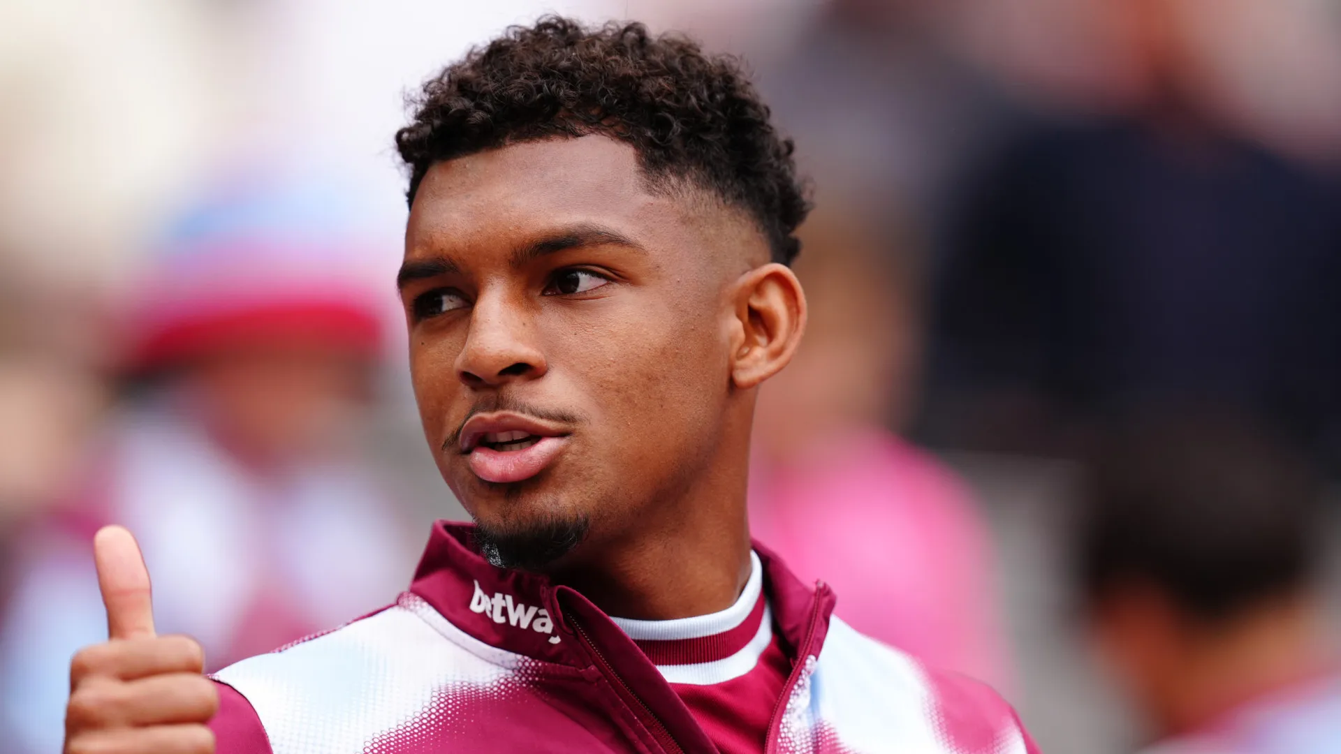 
                    Sporting esquece Yeremay e avança por extremo brasileiro do West Ham
                