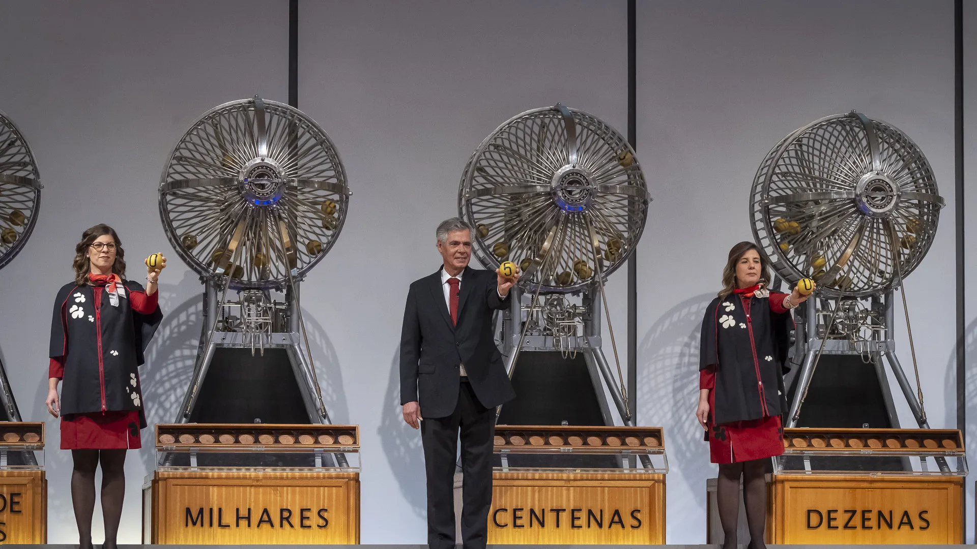 
                    Já se sabe quem é o vencedor da lotaria de Natal. Confira os números
                