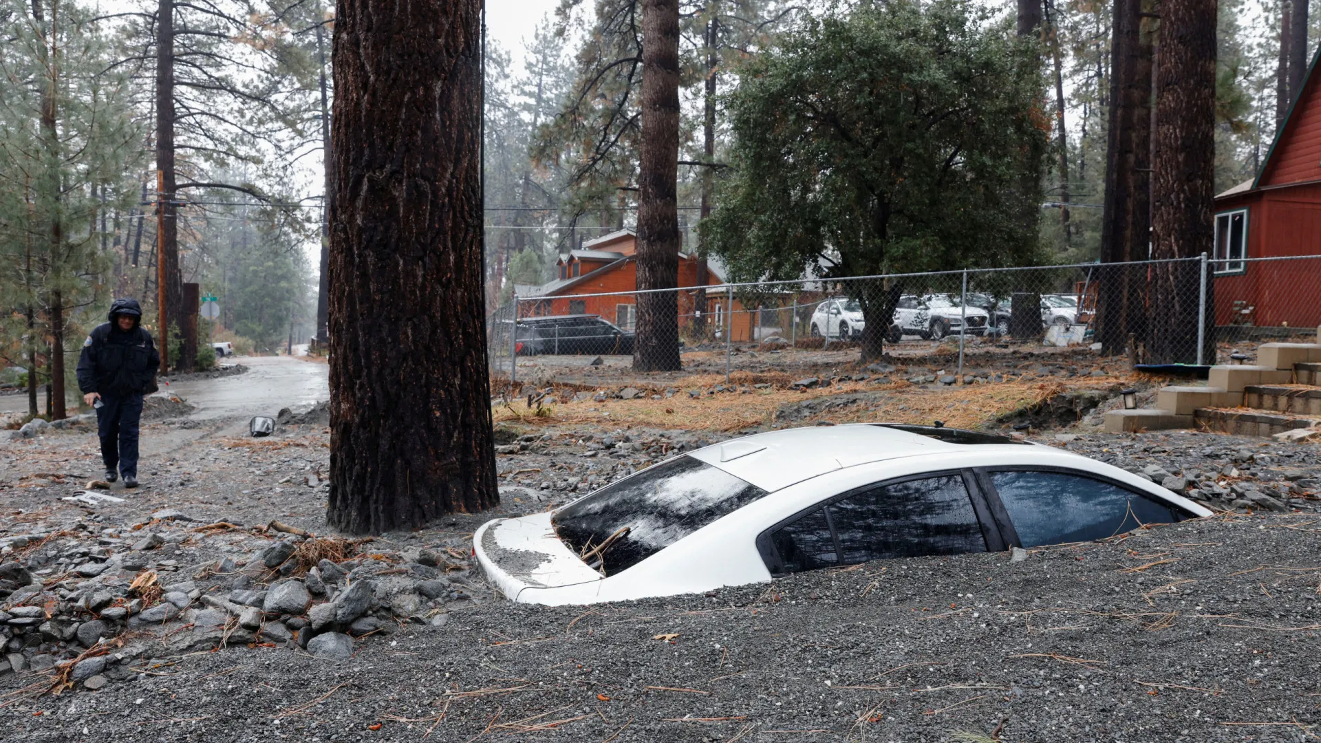 
                    Chuvas torrenciais durante o Natal fazem vários mortos na Califórnia
                