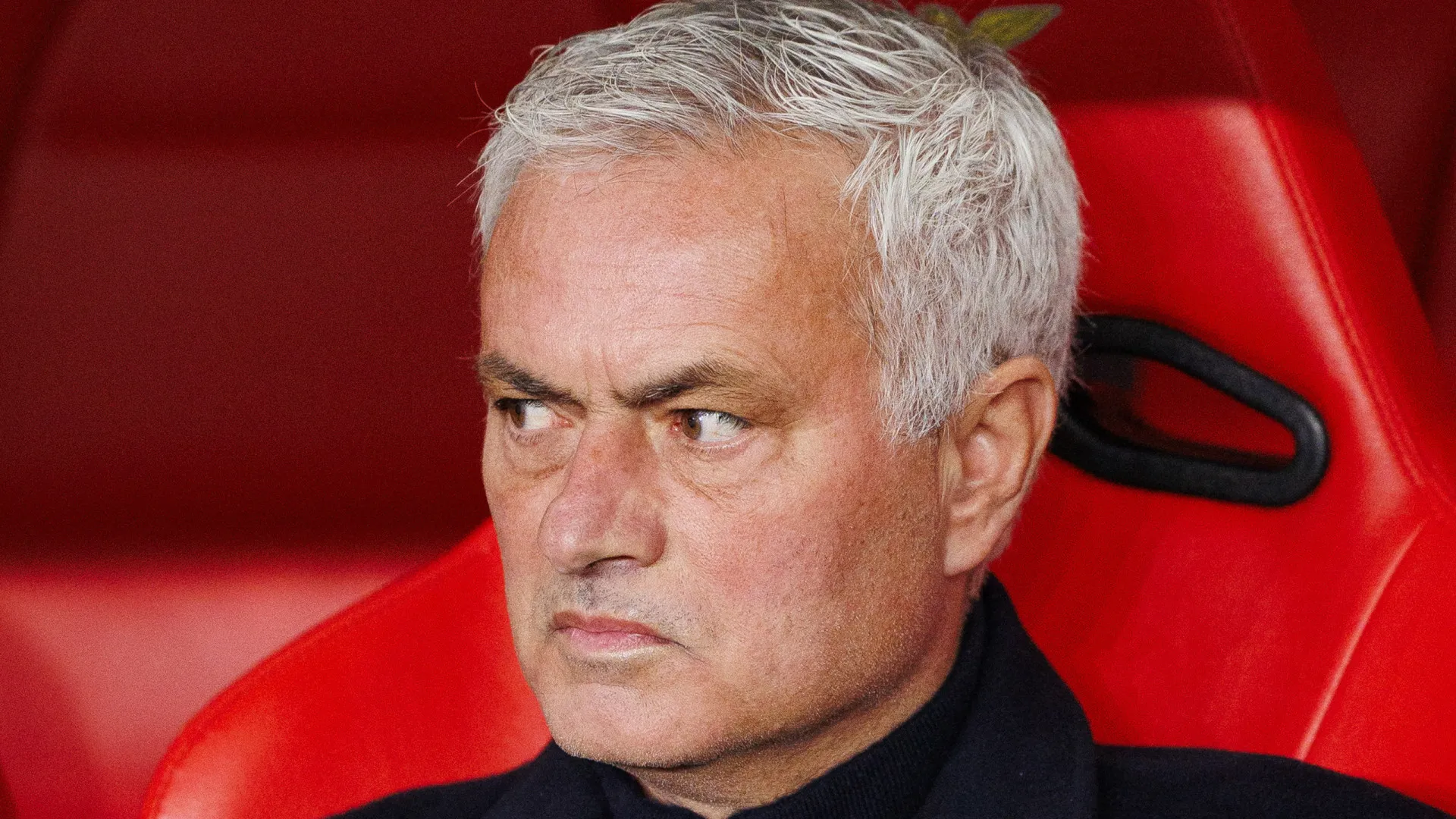 
                    José Mourinho volta a mexer? O onze provável do Benfica no regresso à Luz
                