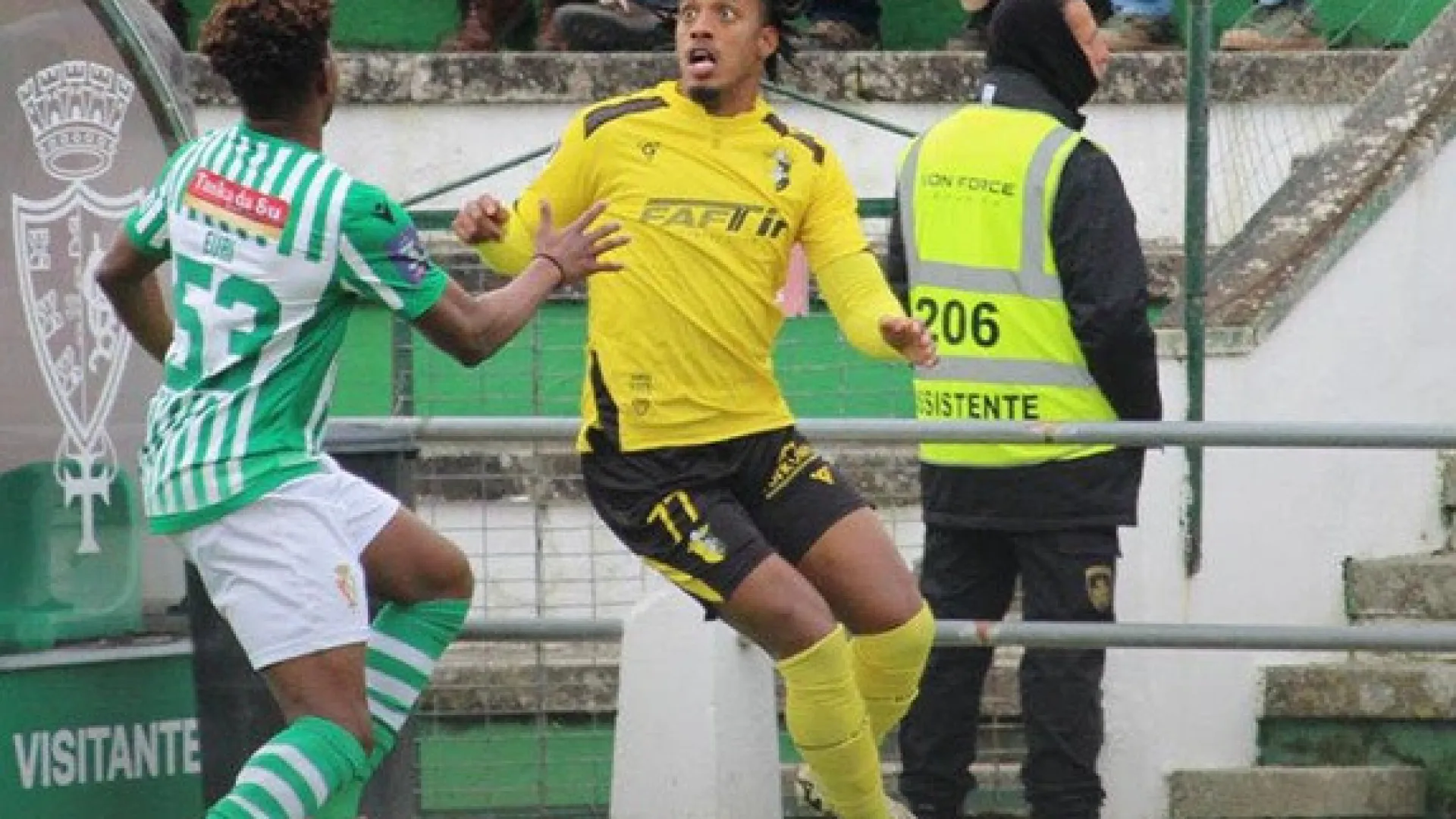 
                    Fafe acaba com o sonho do Lusitano e garante vaga nos 'quartos' da Taça
                