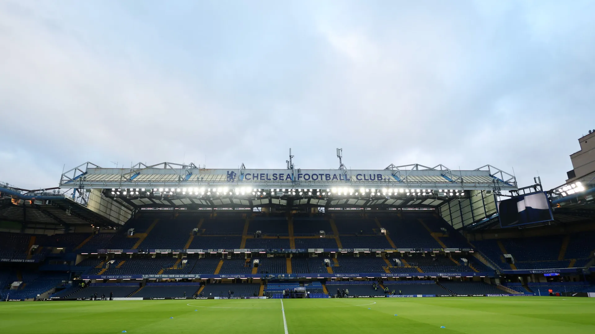 
                    EM DIRETO: Chelsea, de Pedro Neto, recebe a sensação Aston Villa
                