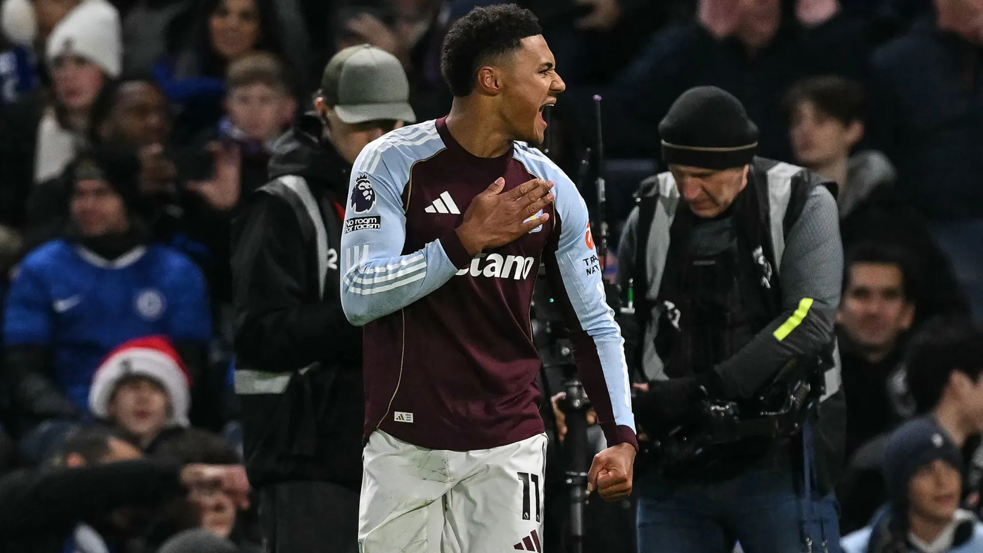 
                    Golpe de génio de Unai Emery. Watkins 'vira' Chelsea em Stamford Bridge
                