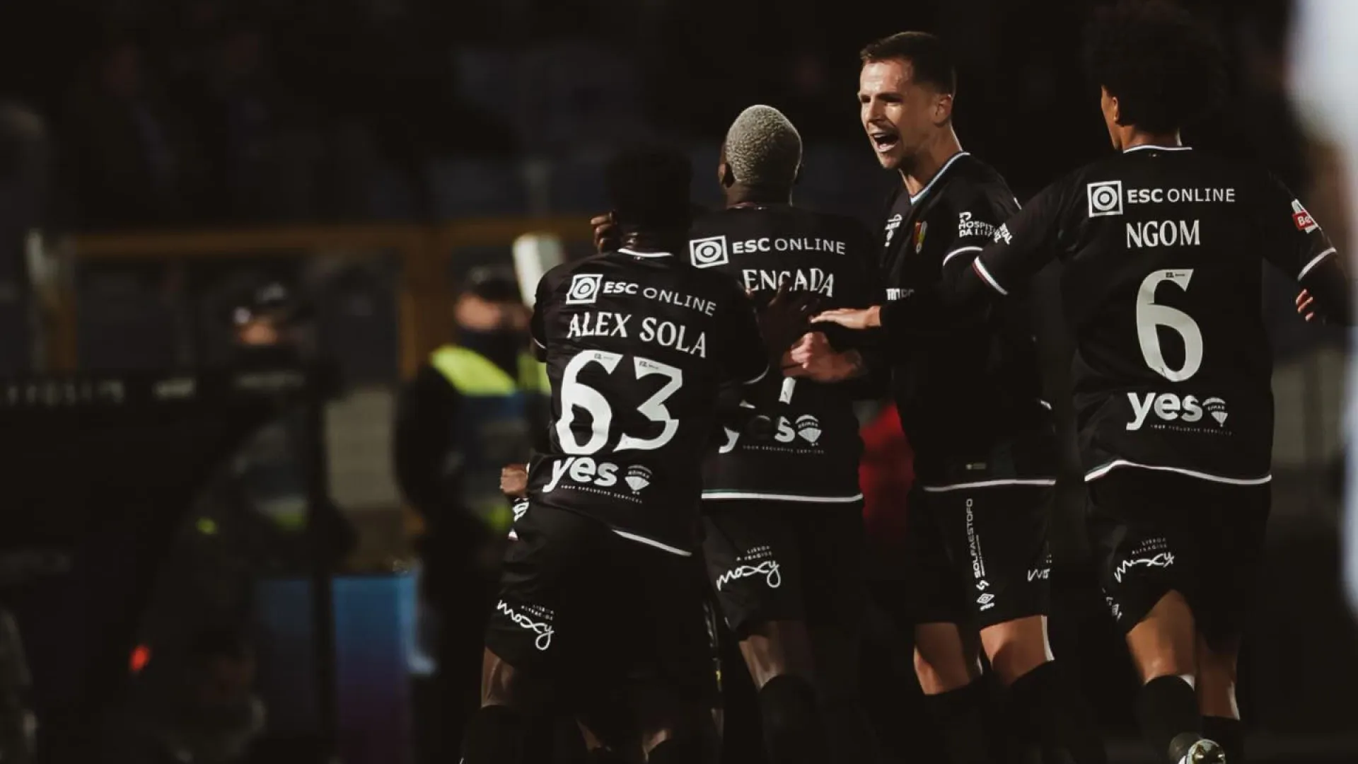 
                    EM DIRETO: Chuva de golos em Famalicão antes do Estoril-Alverca
                