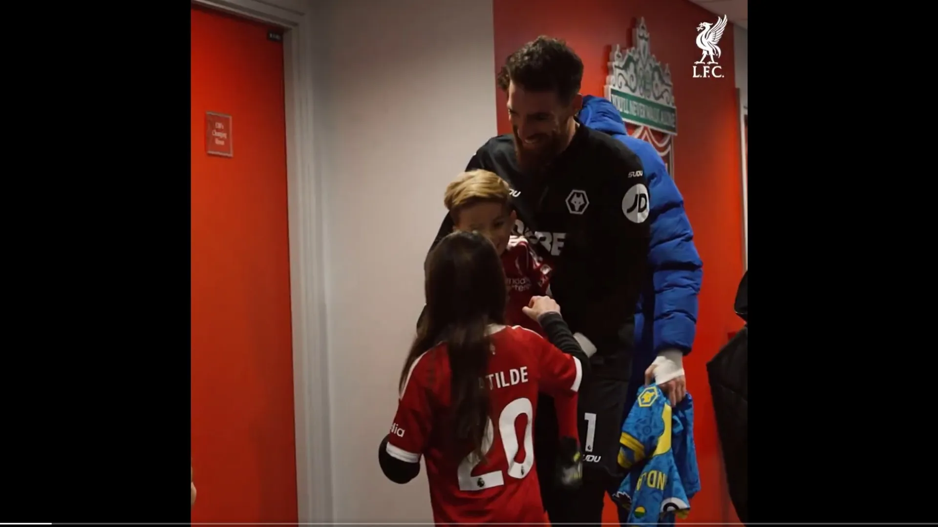 
                    Liverpool mostra bastidores da visita dos filhos de Diogo Jota
                