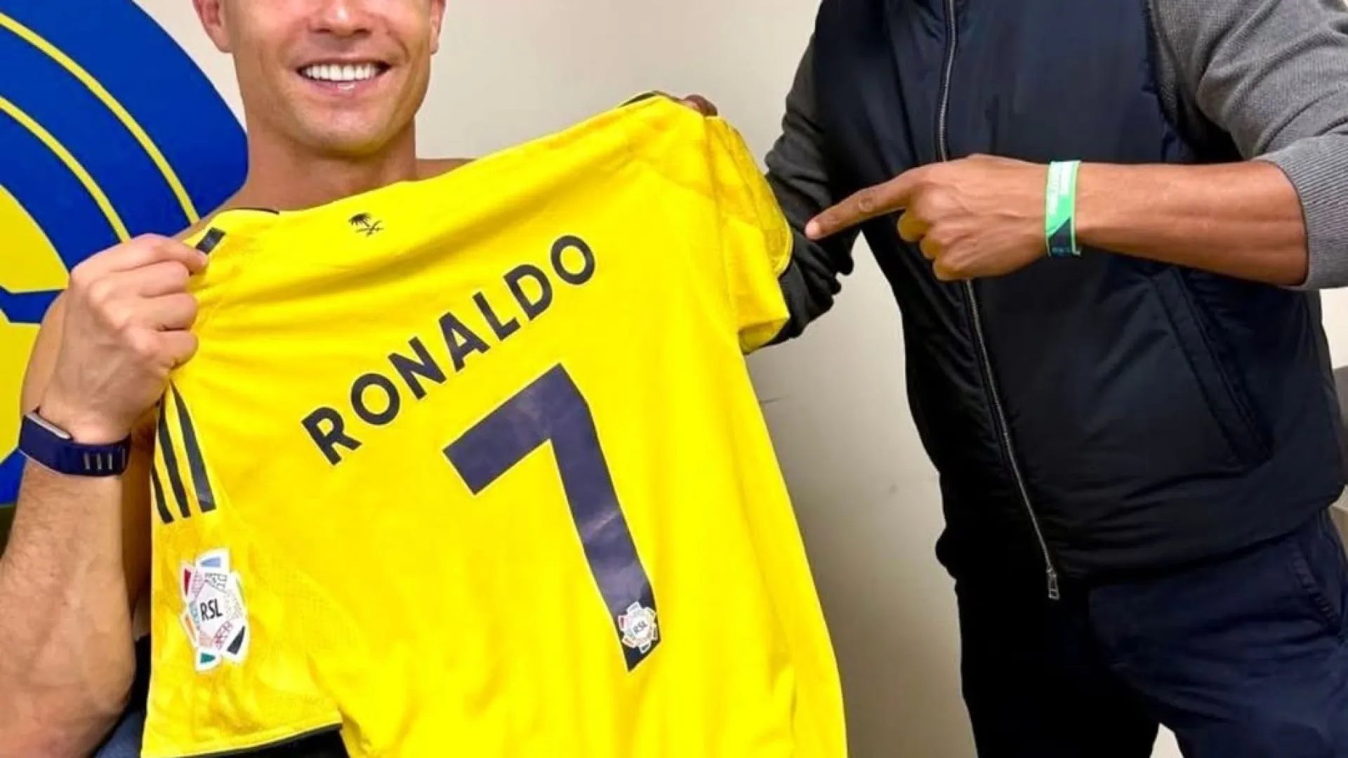 
                    Reencontro. Cristiano Ronaldo recebeu visita de ex-Sporting no Al Nassr
                