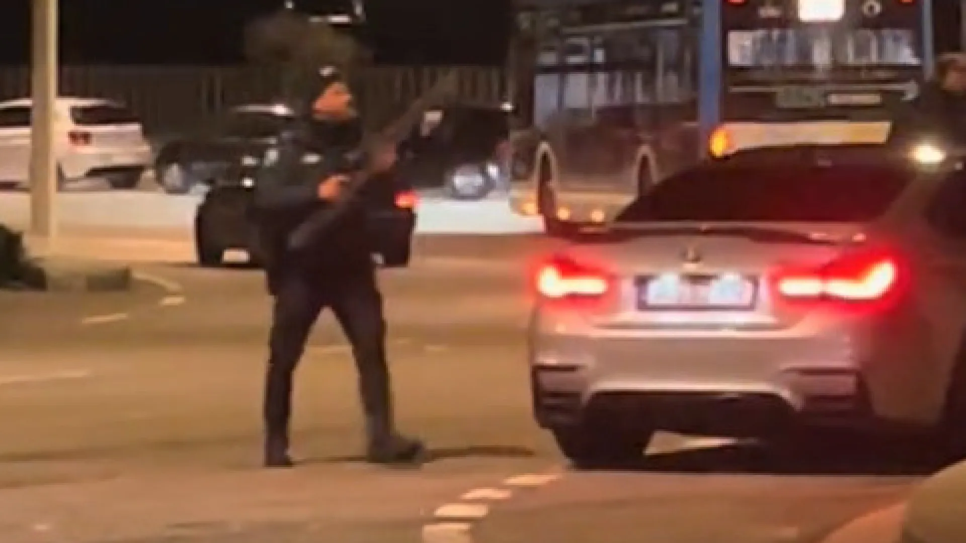 
                    PSP dispara arma para dispersar multidão no Porto. Viam corridas ilegais
                