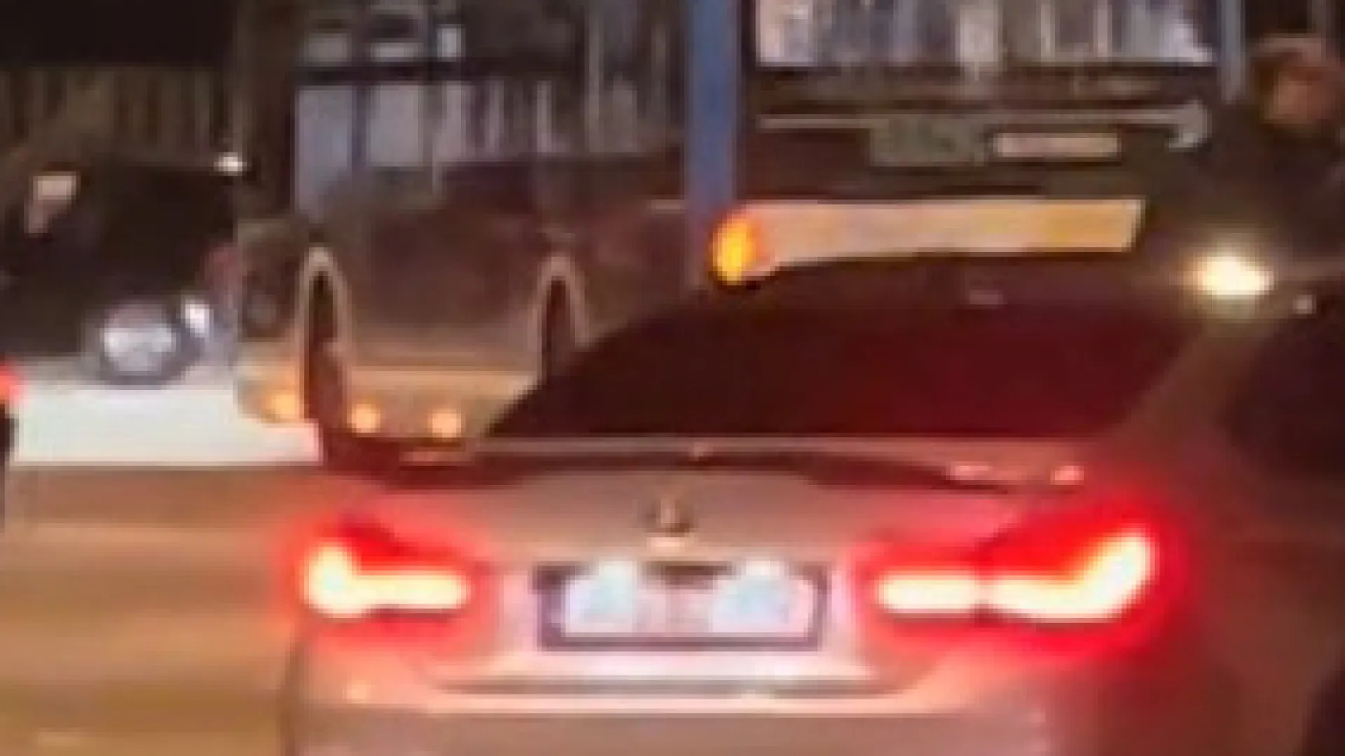 
                    PSP dispara arma para dispersar multidão no Porto. Viam corridas ilegais
                