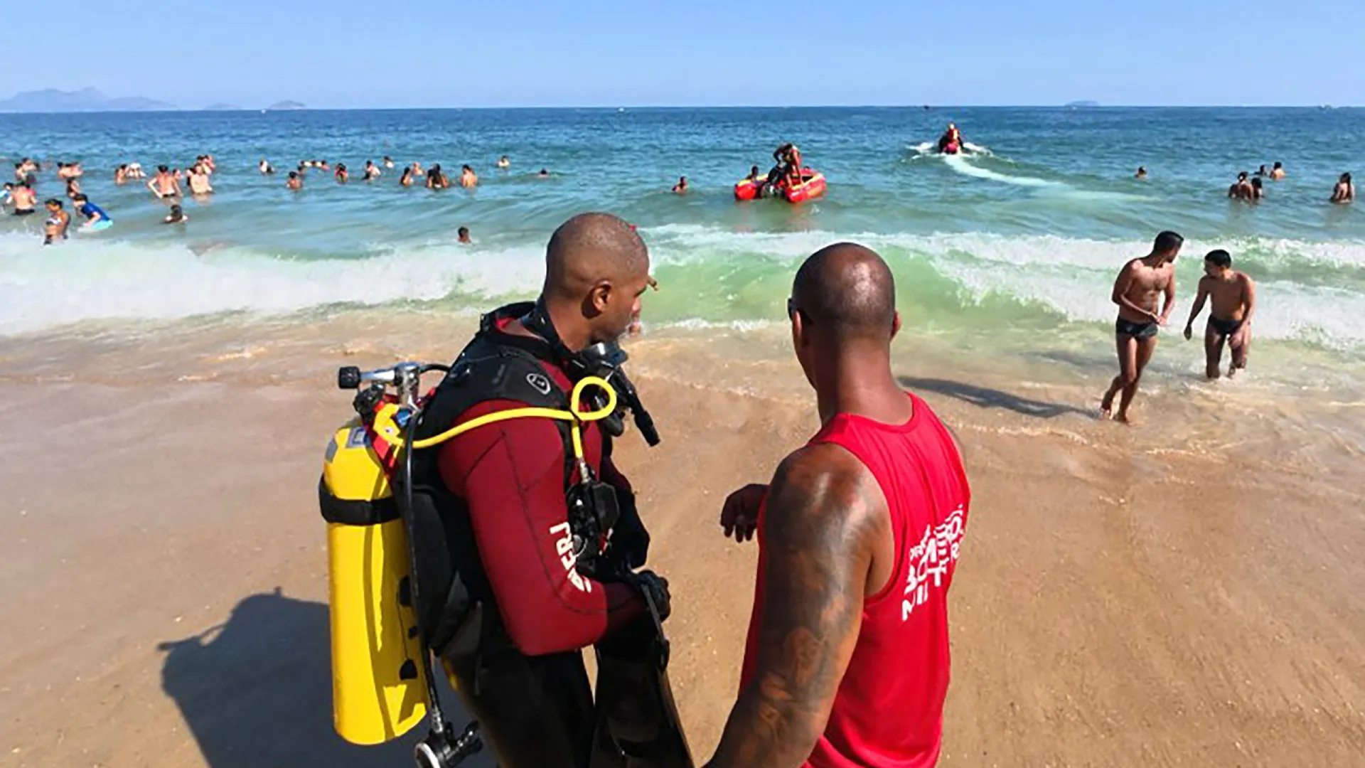 
                    Piloto que morreu em Copacabana fazia o primeiro voo naquela aeronave
                