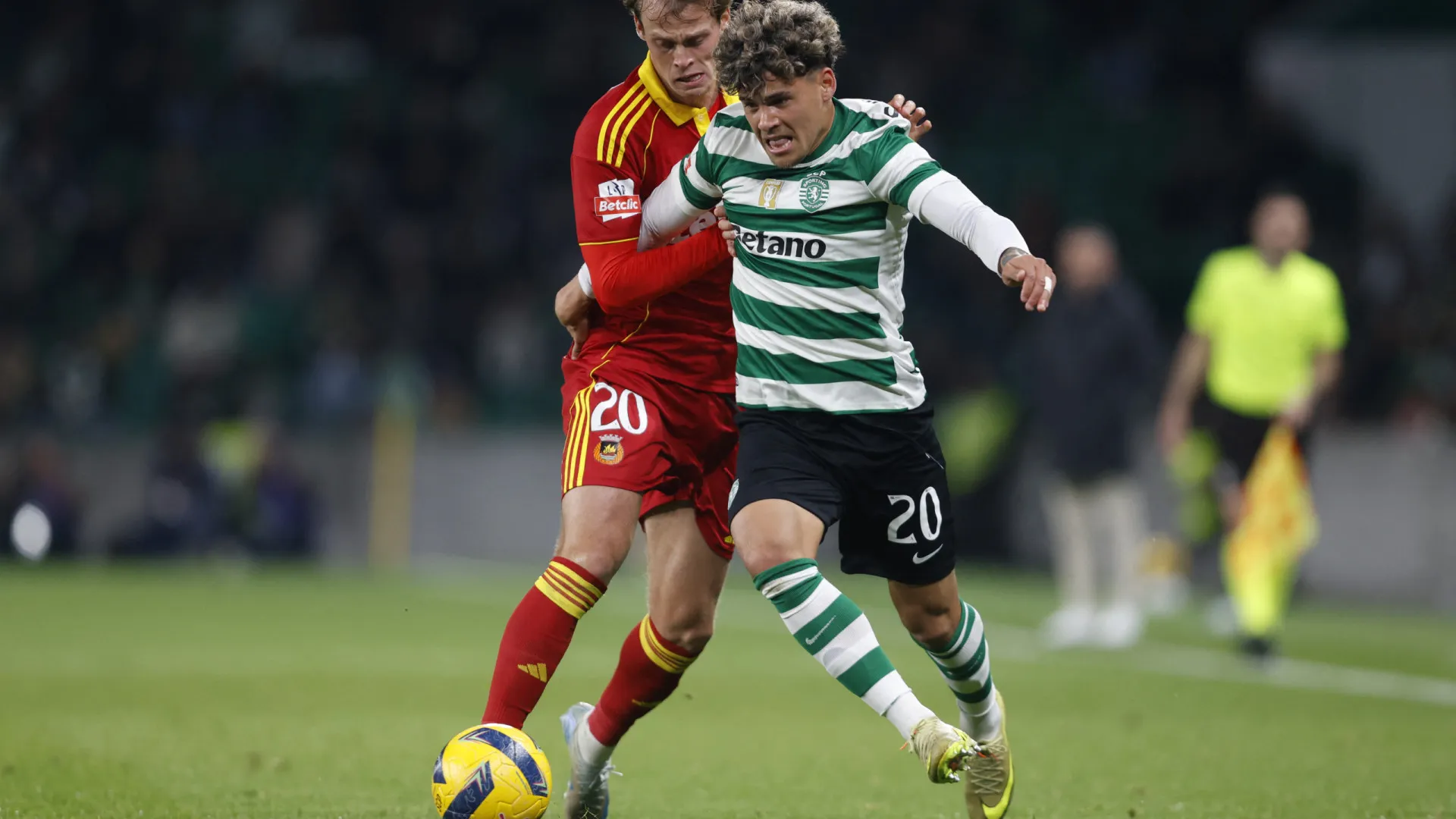 
                    EM DIRETO: Sporting responde a empate do Benfica com goleada em casa
                