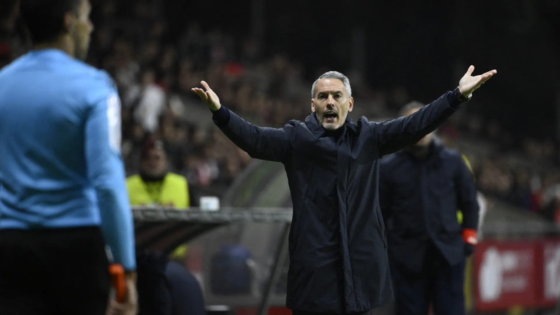 
                    Vicens não fala de arbitragem e admite 