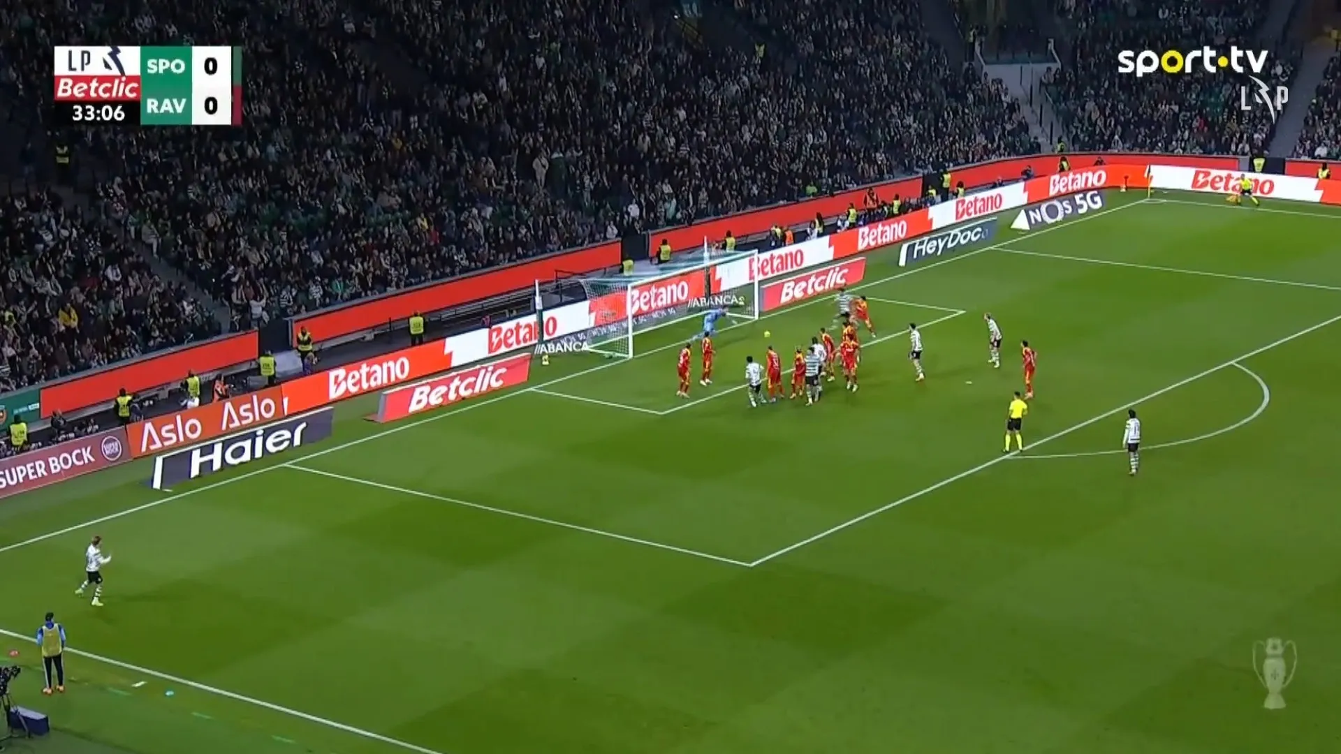 
                    Luis Suárez quebrou assim a resistência do Rio Ave em Alvalade 
                