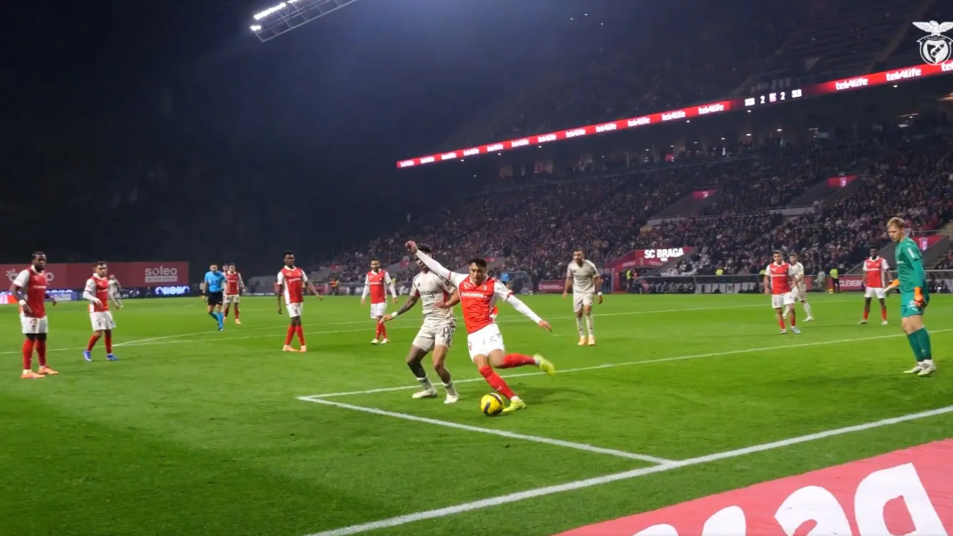 
                    Benfica não cala a revolta e mostra 