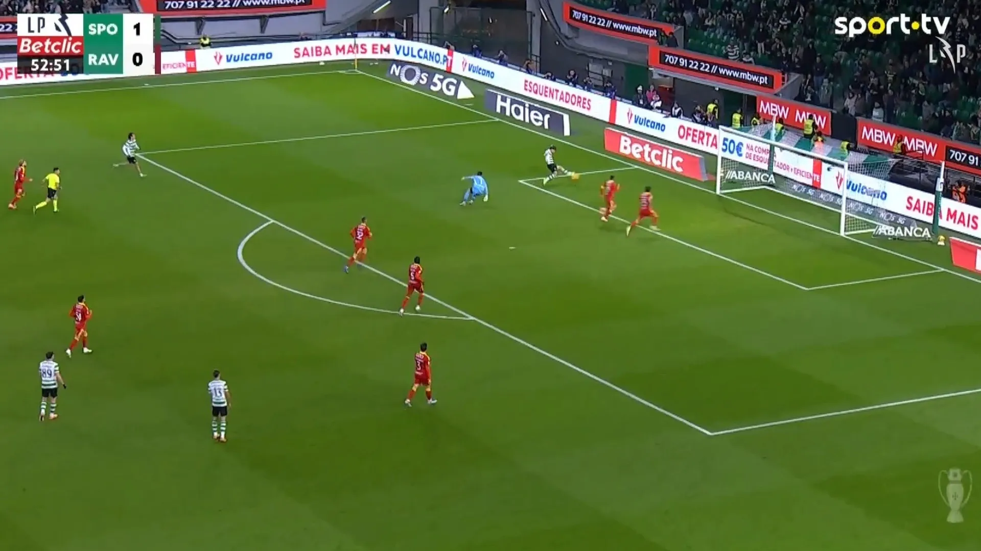 
                    Maxi Araújo fez de Miszta uma 'tosta' e aumentou a vantagem do Sporting
                