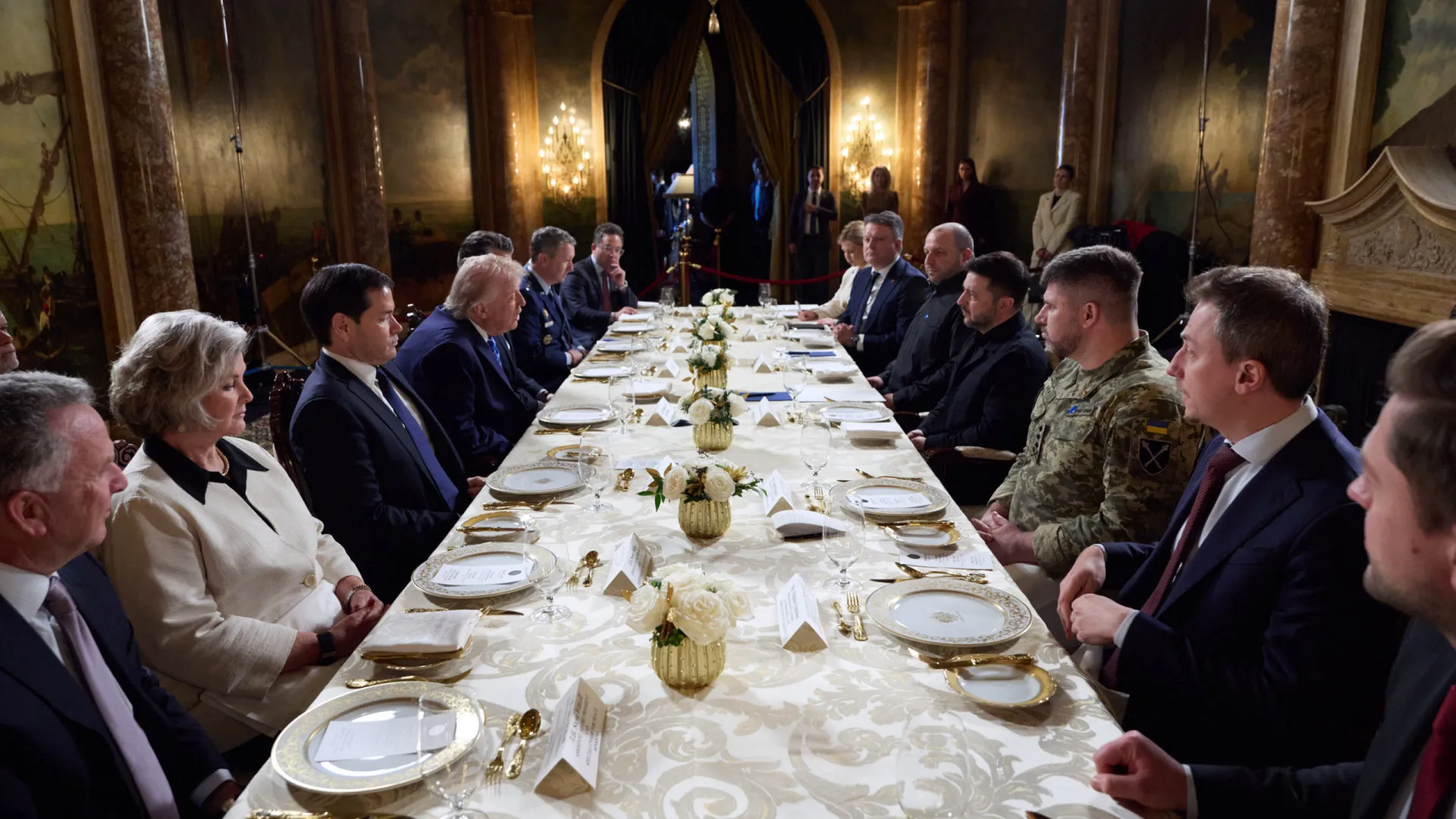 
                    EUA e Ucrânia discutem paz, mas... há 