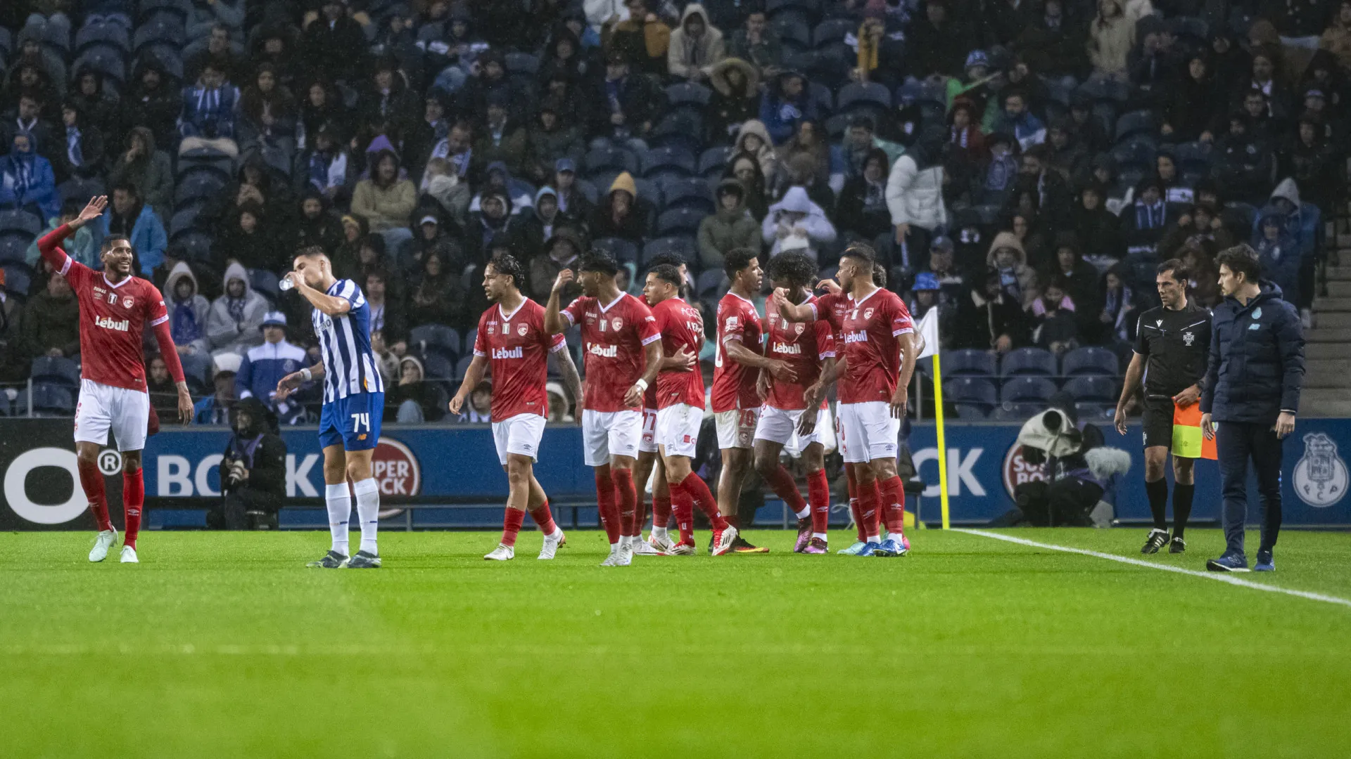 
                    Sabe de cabeça os 14 jogadores do Santa Clara que marcaram ao FC Porto?
                