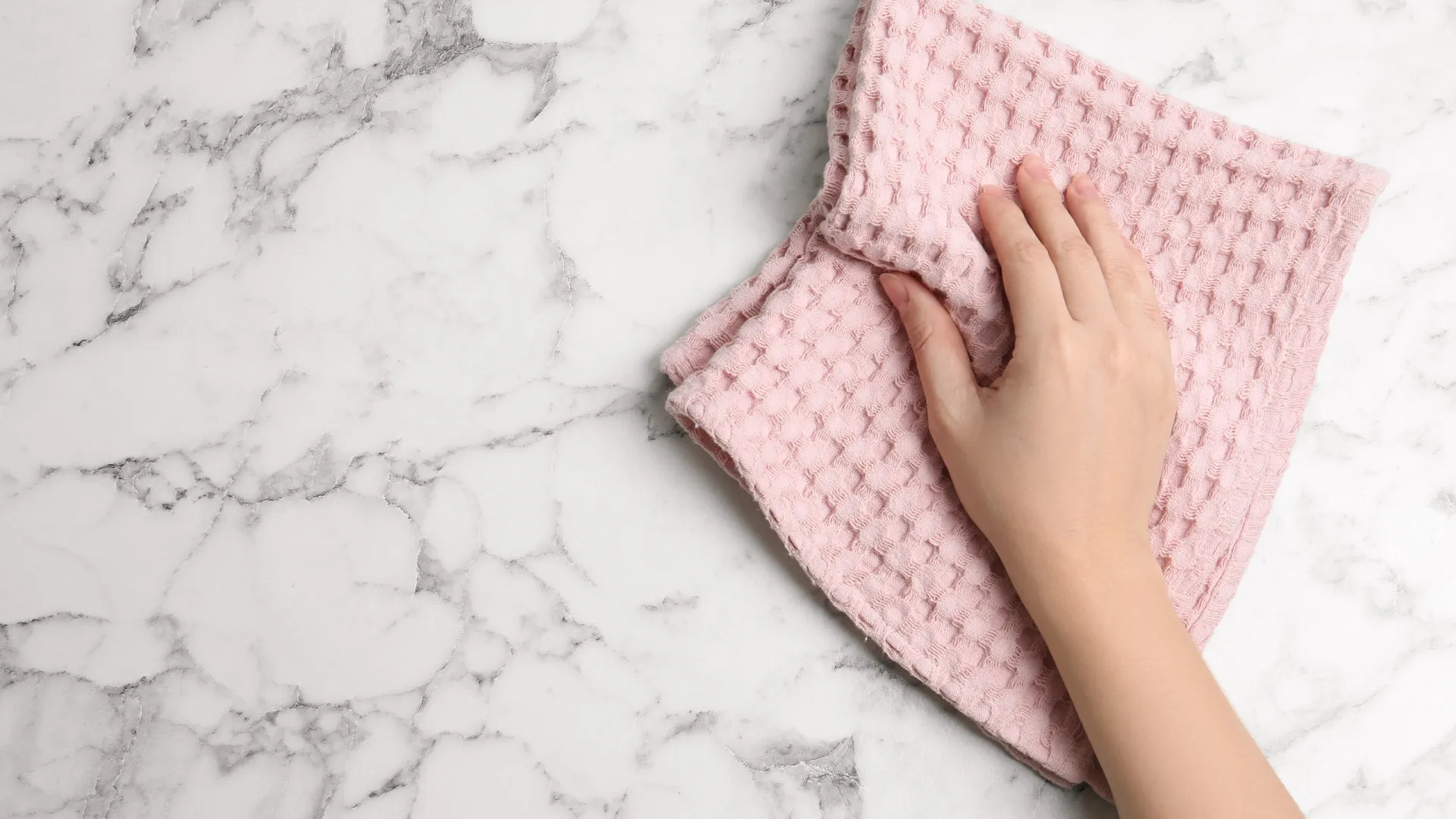 
                    Atenção ao mármore branco! Cuidados que deve ter a limpar esta superfície
                