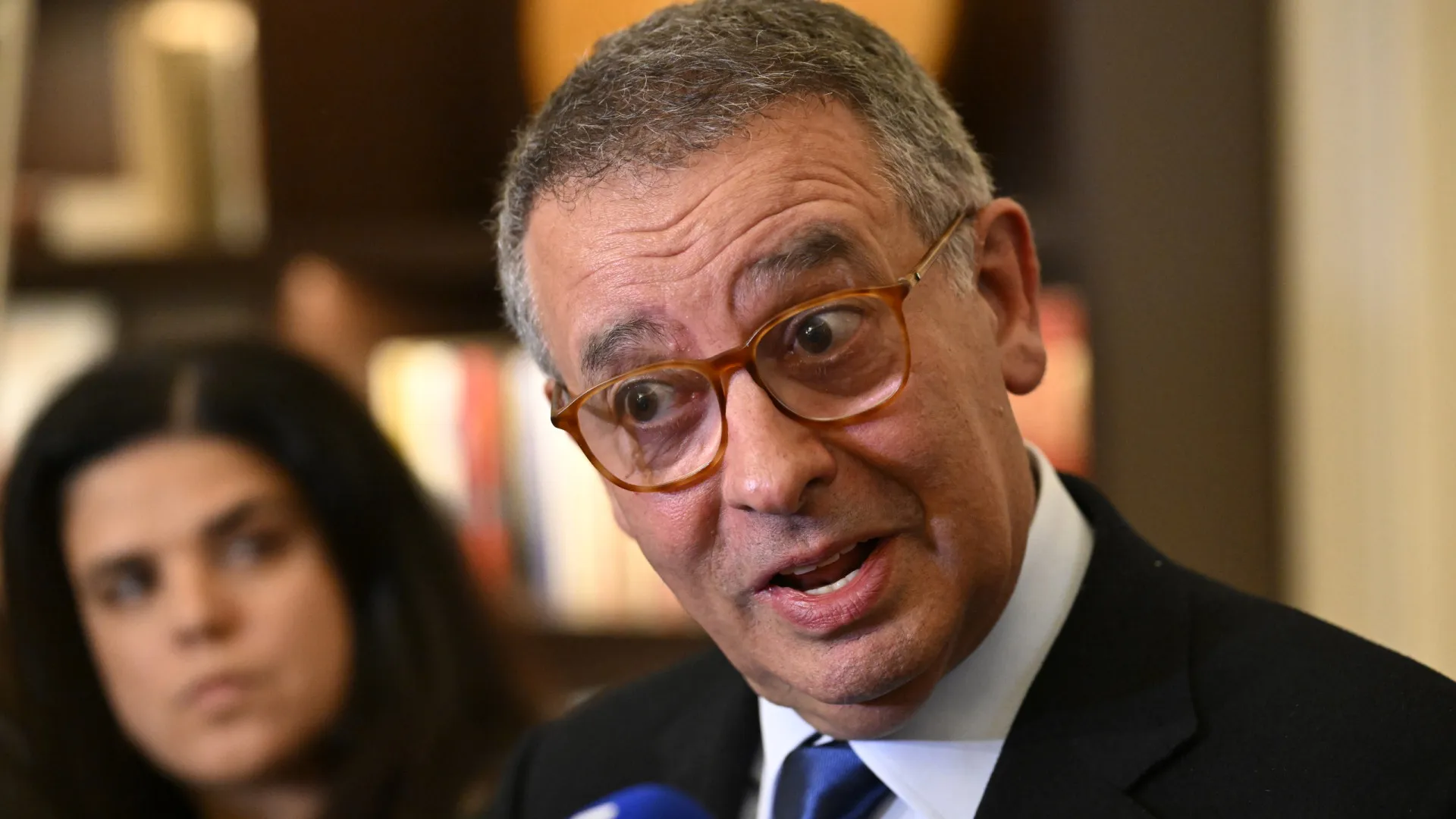 
                    Seguro revoltado exige resultados na Saúde perante casos 