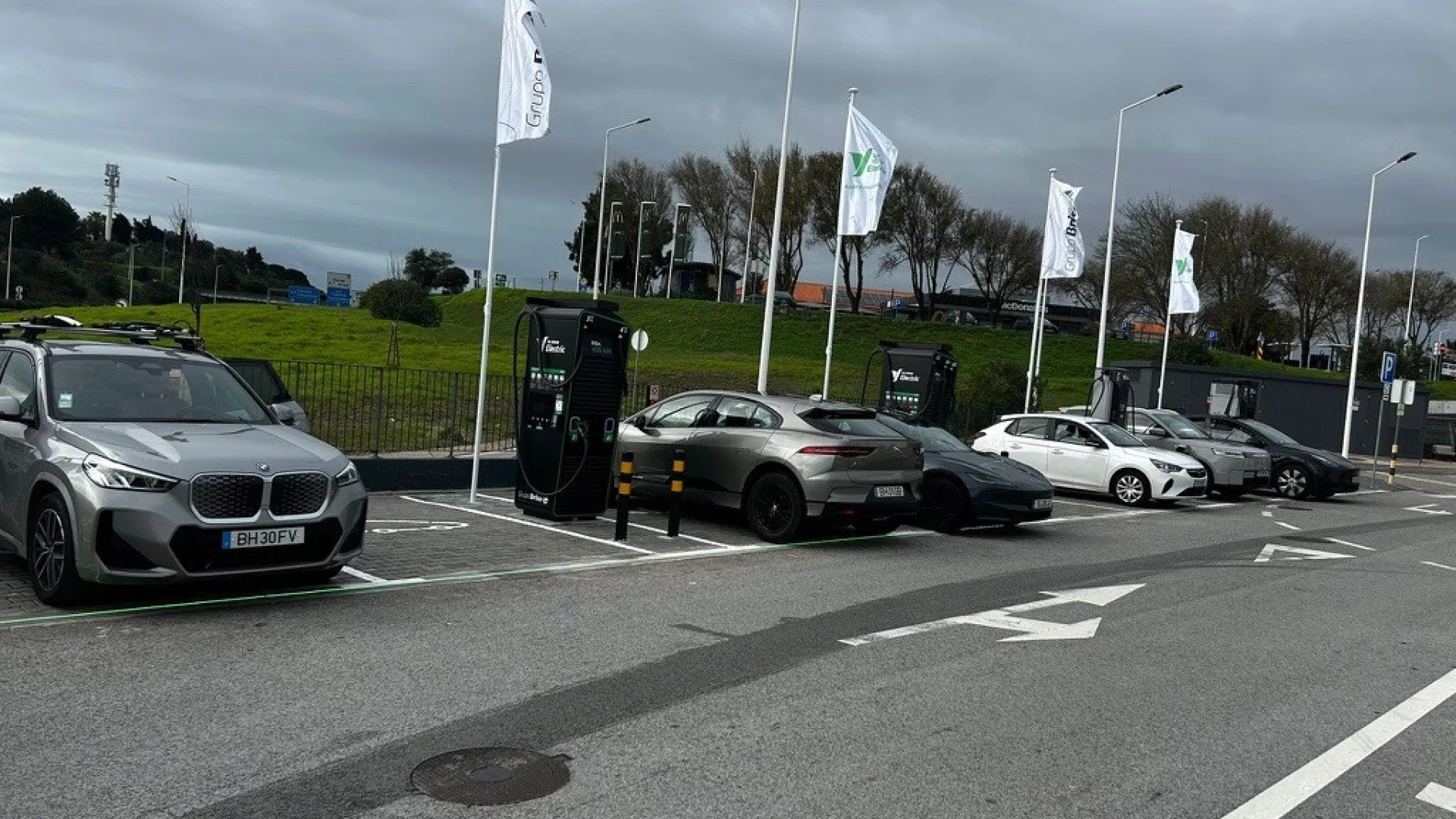 
                    Tem carro elétrico e usa a A5? Há novos supercarregadores em Oeiras
                