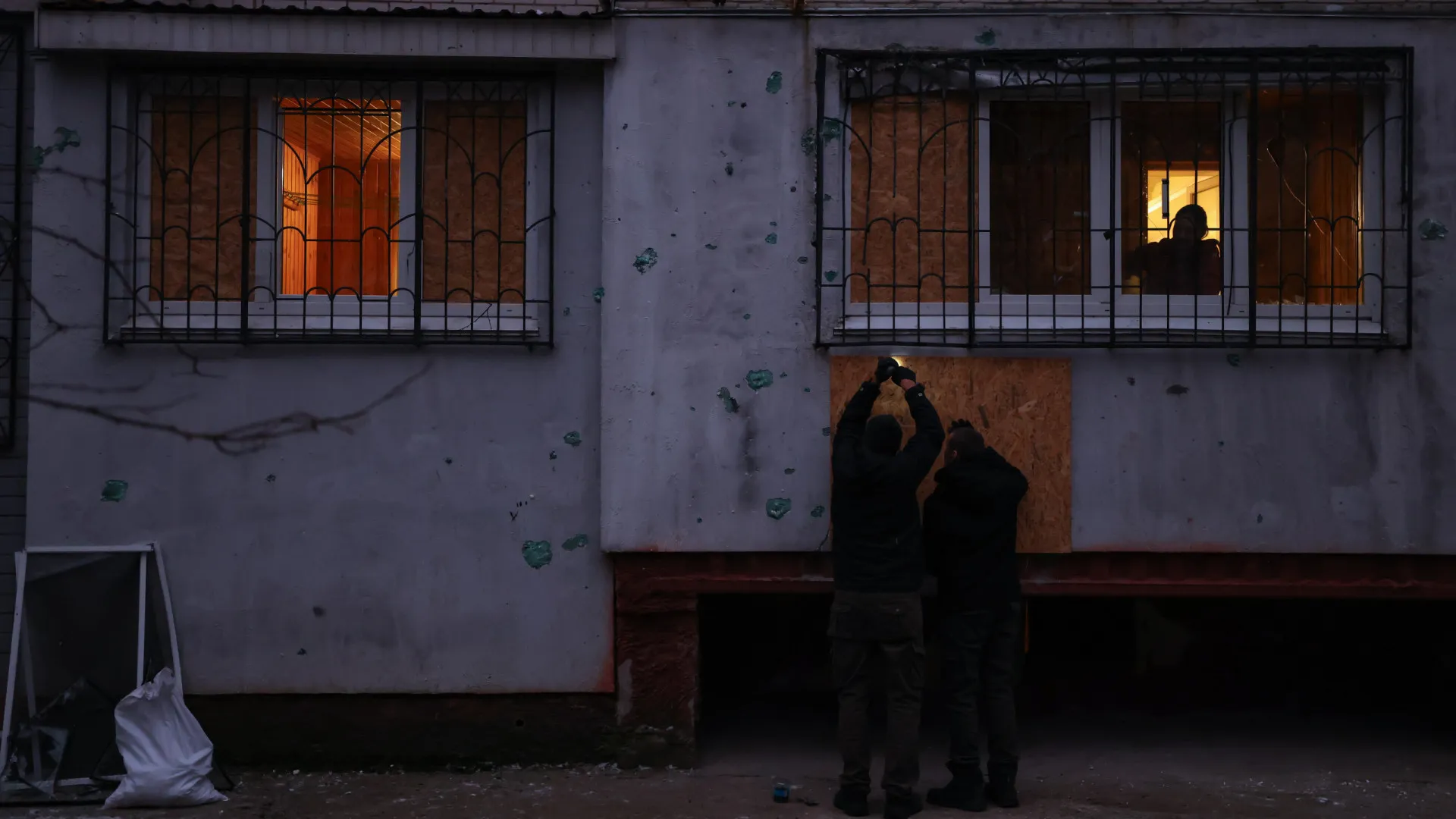 
                    Kyiv ordena evacuação de 14 aldeias em Chernihiv devido a ataque russo
                