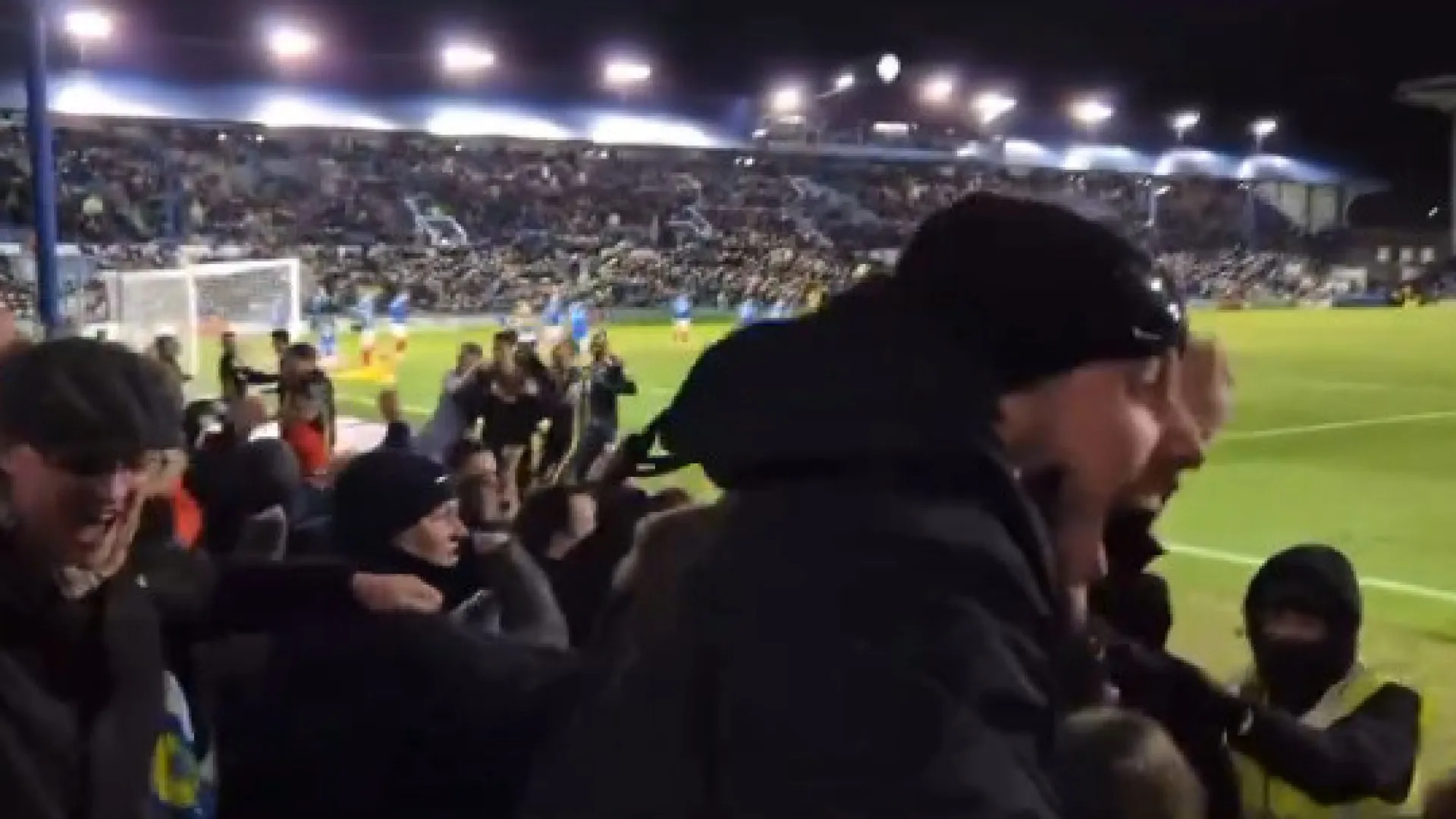 
                    90 segundos dignos de filme. Marcam, gozam com o adversário... e perdem
                