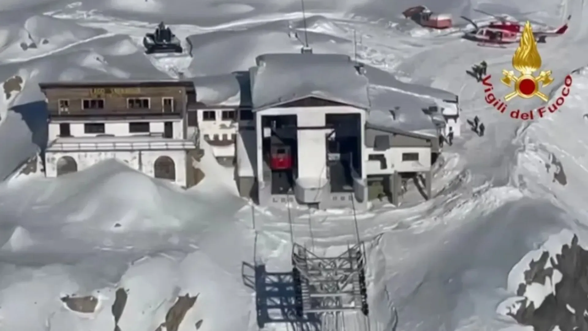 
                    Acidente com teleférico em Itália deixa 100 pessoas retidas e 4 feridas
                