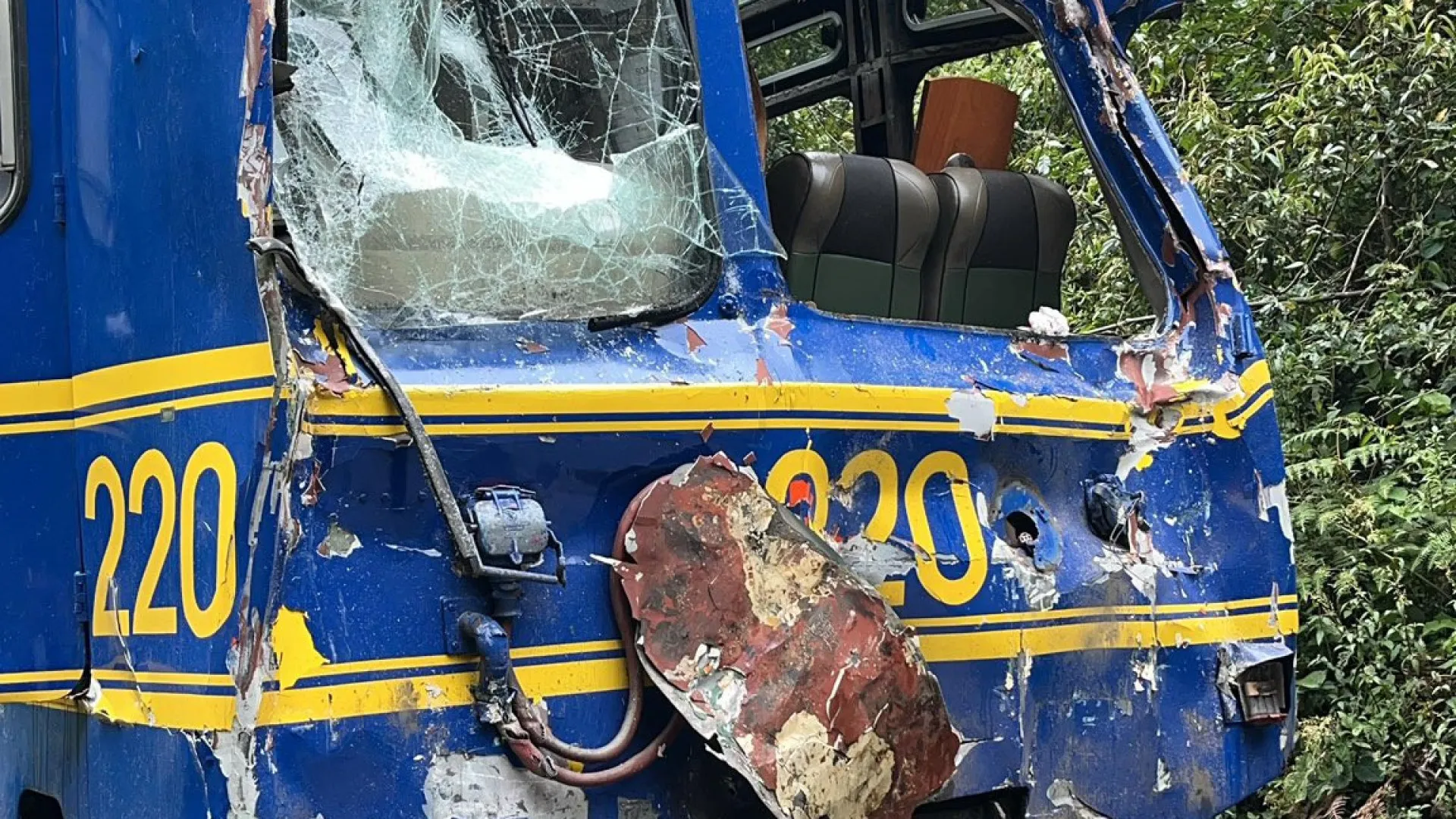 
                    Um morto e 30 feridos em colisão entre comboios na via para Machu Picchu
                
