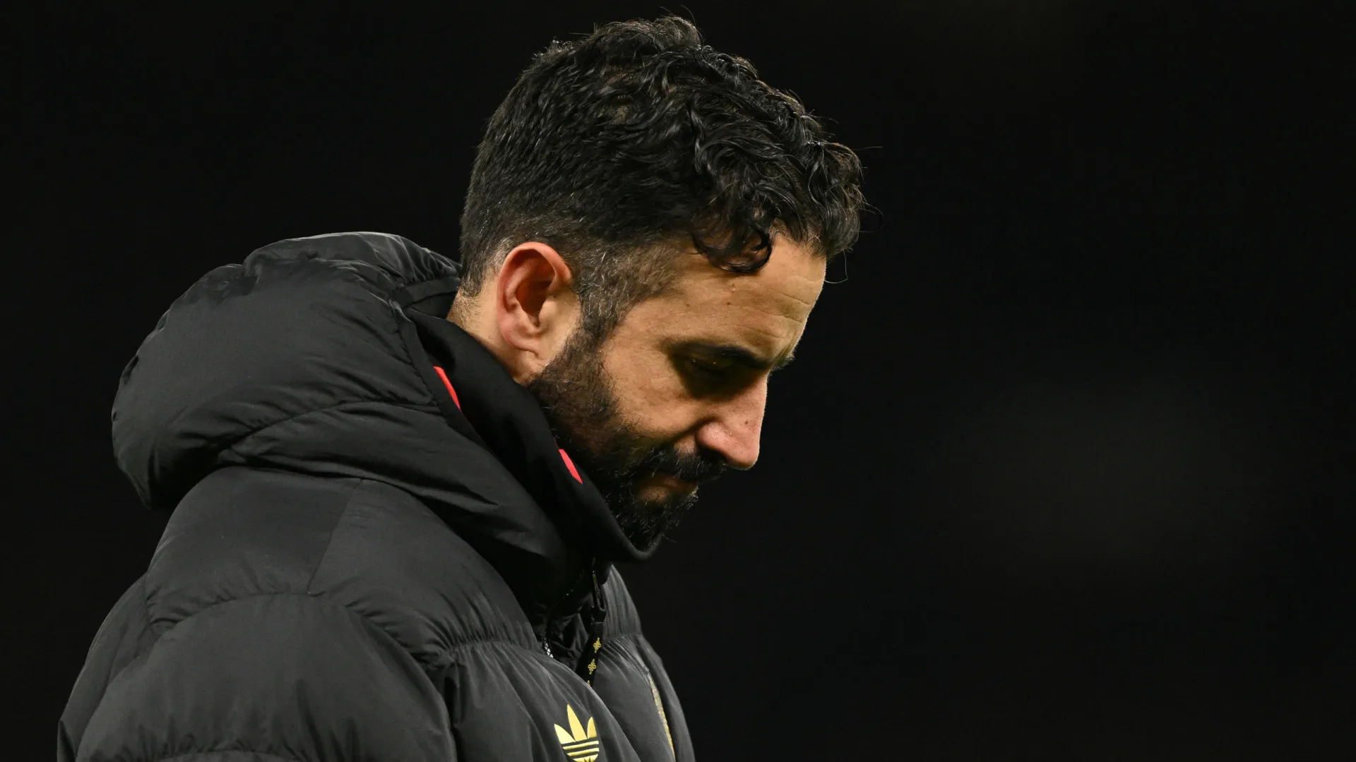 
                    Gary Neville chocado com Amorim: 