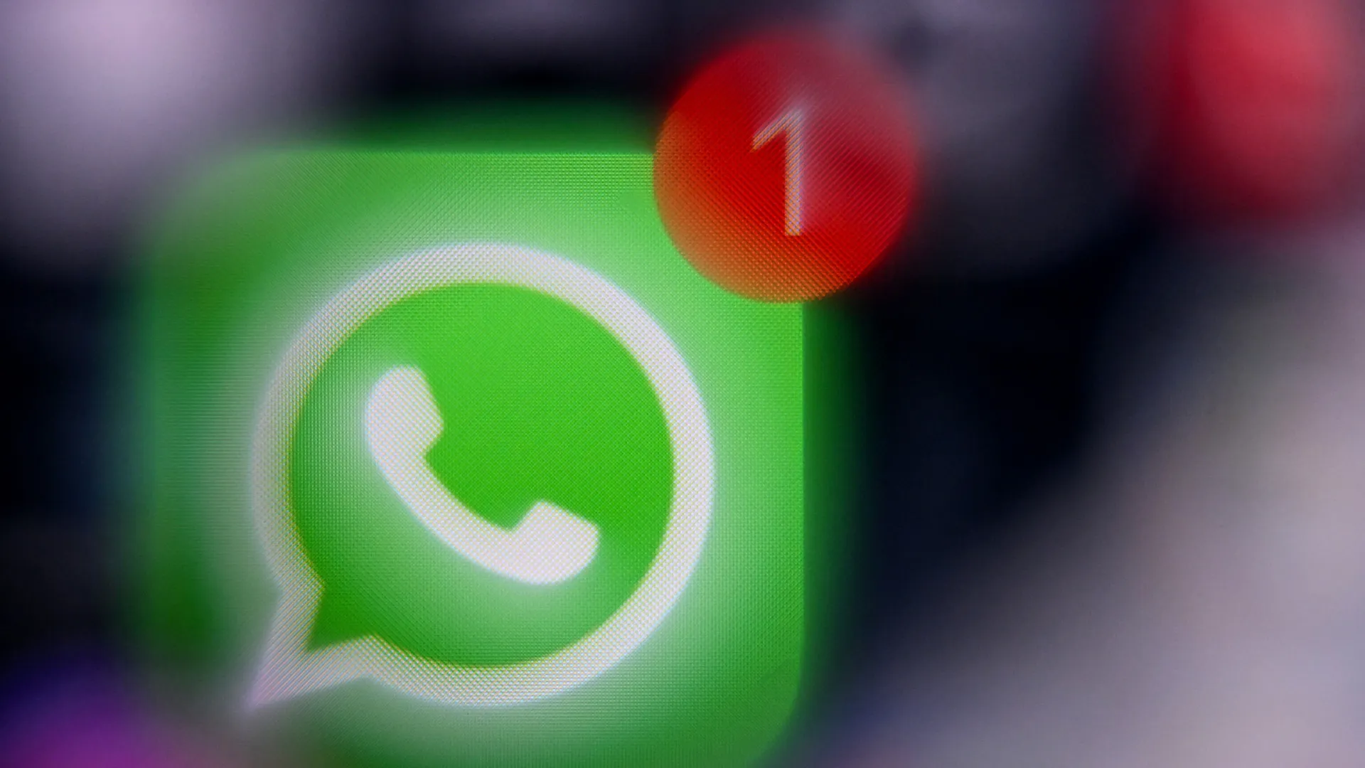 
                    WhatsApp ajuda-o a entrar em 2026 com novos stickers e efeitos
                