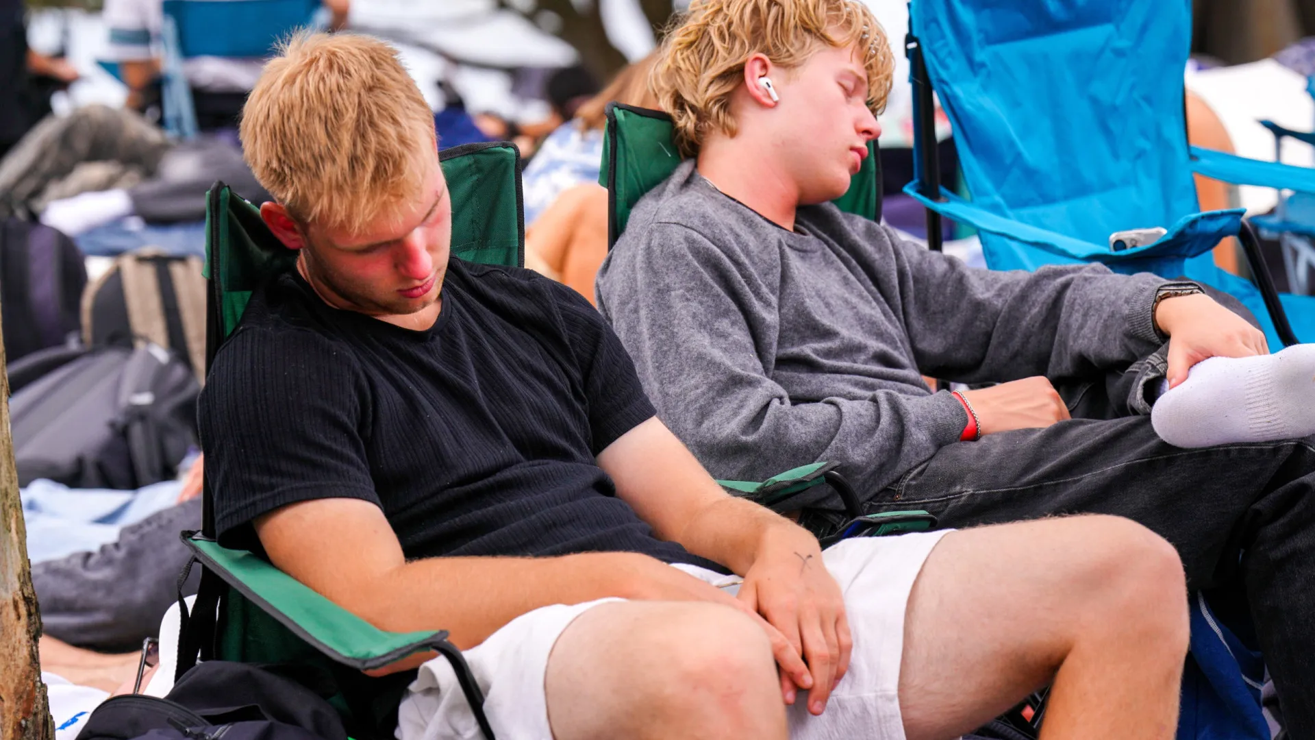 
                    Entre jogos e sestas, multidão em Sydney já está à espera de receber 2026
                