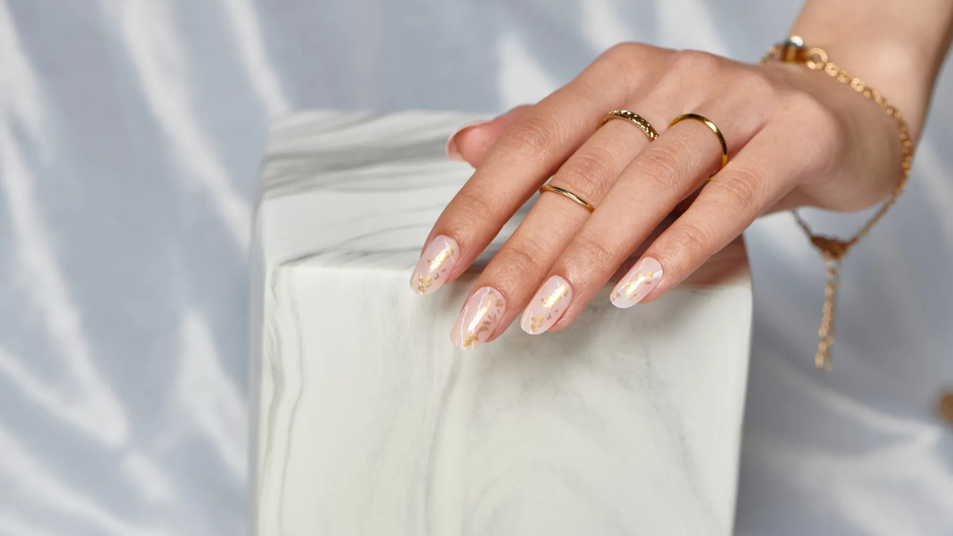 
                    Maricura. 9 cores de verniz que vão fazer sucesso no próximo ano
                