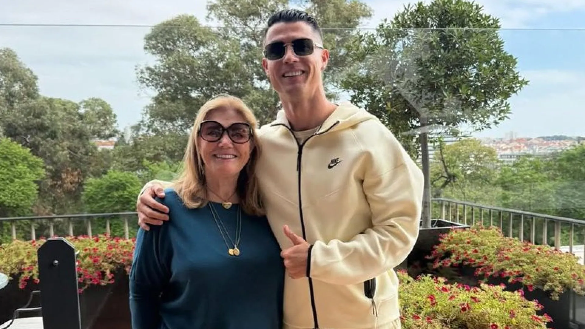
                    A amorosa mensagem de parabéns de Cristiano Ronaldo para a mãe
                