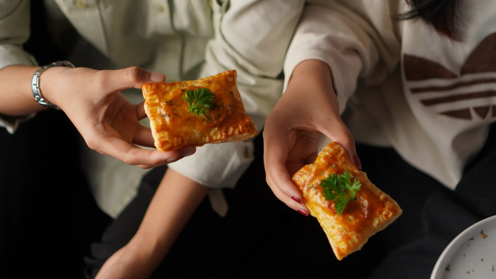 
                    Folhado de maçã e alheira. Quer entrada mais chique e fácil do que esta?
                