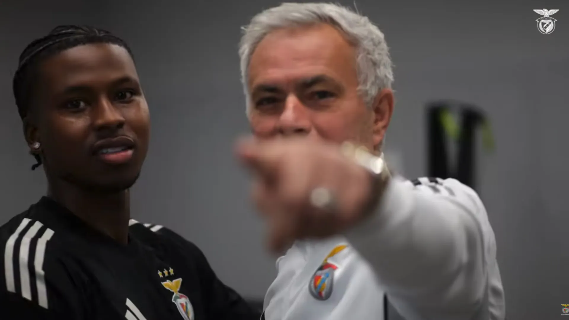 
                    Do prato às três línguas de Pavlidis. O primeiro dia de Sidny no Benfica
                