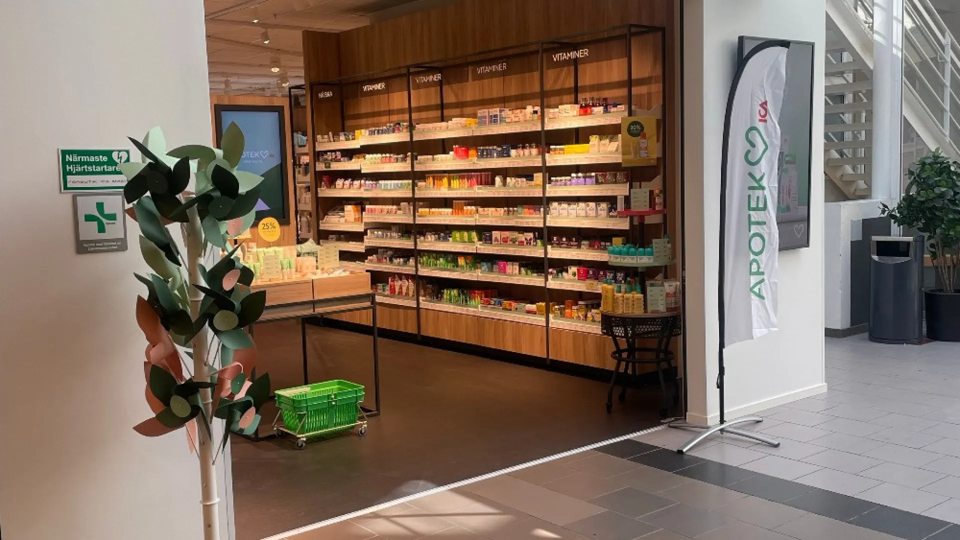 
                    'Hora da amizade'. Empresa sueca paga tempo com amigos aos trabalhadores
                